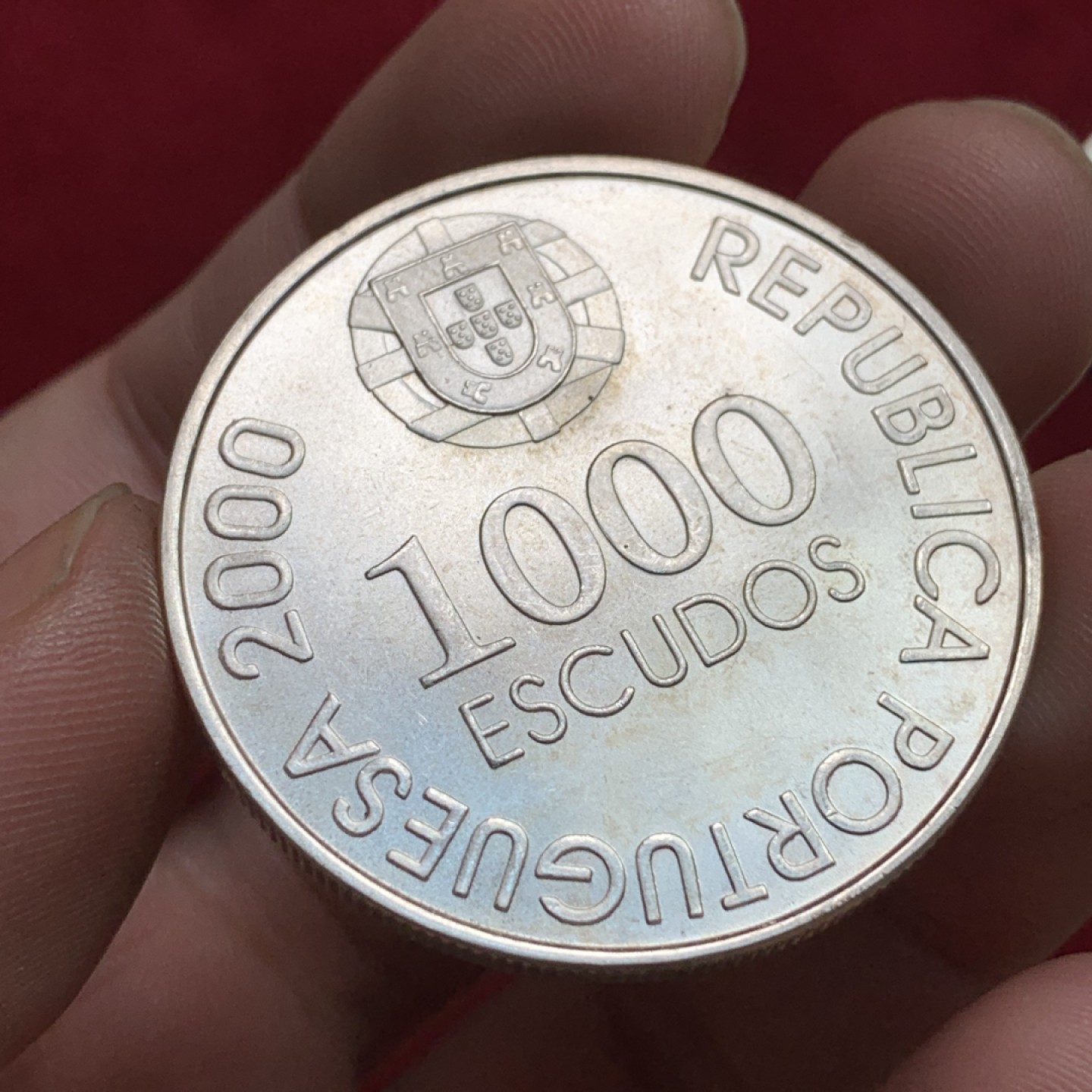 《竞宝斋》第102场-本周四 套币裸币专场（全场不限金额包邮） 葡萄牙2000年若奥 德 卡斯特罗1000埃斯库多克朗型纪念大银币 Silver (.500) • 27 g • ⌀ 40.1 mm