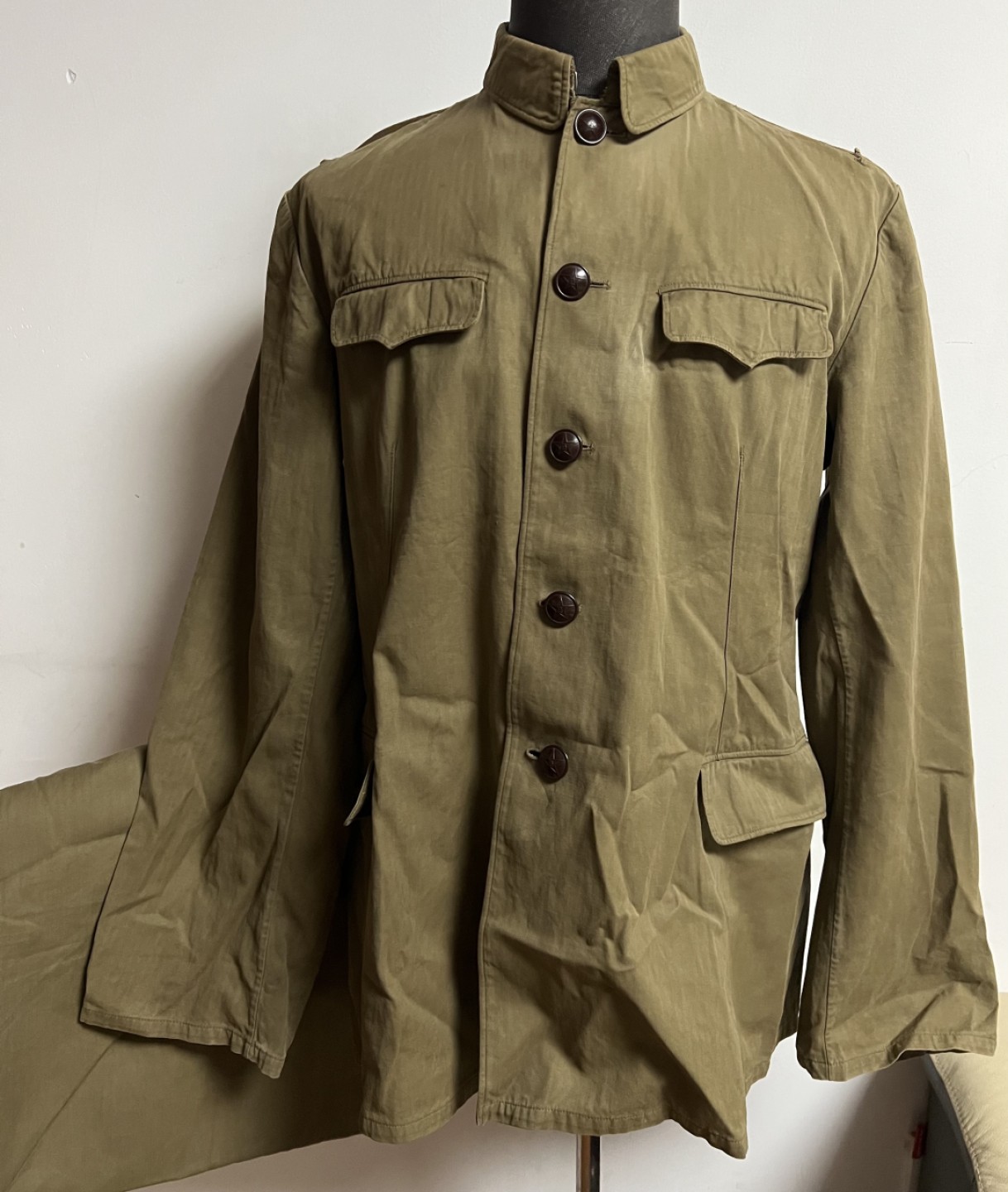 大猫徽章拍卖第204期  1964年产55式 正一号人字纹尉官冬罩衣