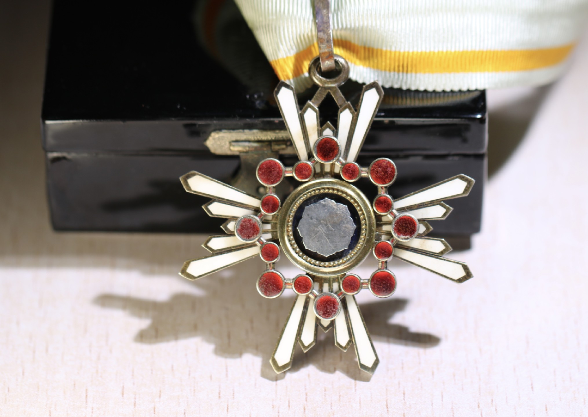 大猫徽章拍卖第204期  三等瑞宝章 原盒