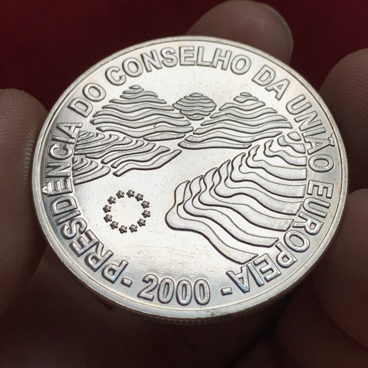 《竞宝斋》第102场-本周四 套币裸币专场（全场不限金额包邮） 葡萄牙 2000年担任欧盟轮值主席国克朗型 纪念大银币 Silver (.500) • 27 g • ⌀ 40 mm