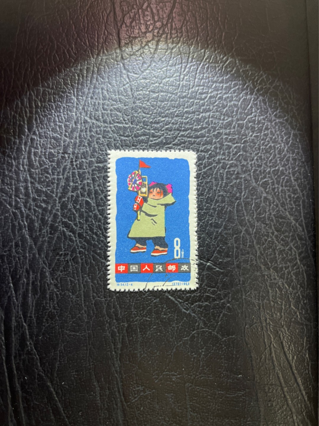 洪涛臻品 精选邮票限时拍卖第四十八期 特54儿童 盖销 12-4   一 枚，版撕全品嘎嘎绝， 面艳背白，生口，非常漂亮，热门票，草纸小票折痕多，全品数量有限，注意捡漏