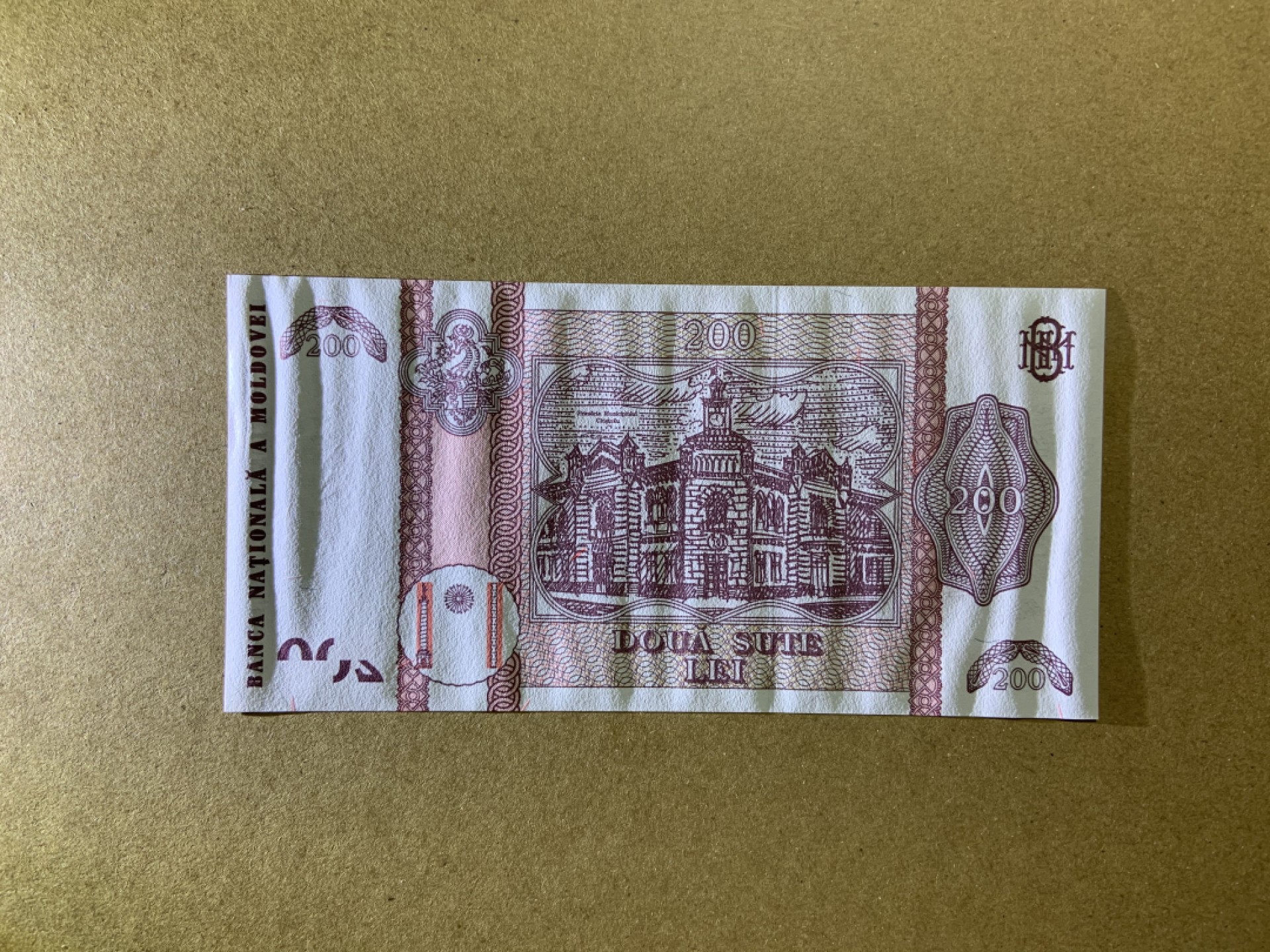 收藏联盟Quantum Auction 第197期拍卖 (已更新) 摩尔多瓦2013年200列伊 品相UNC-(自带波纹)  货币列伊20周年纪念 附原装纪念册