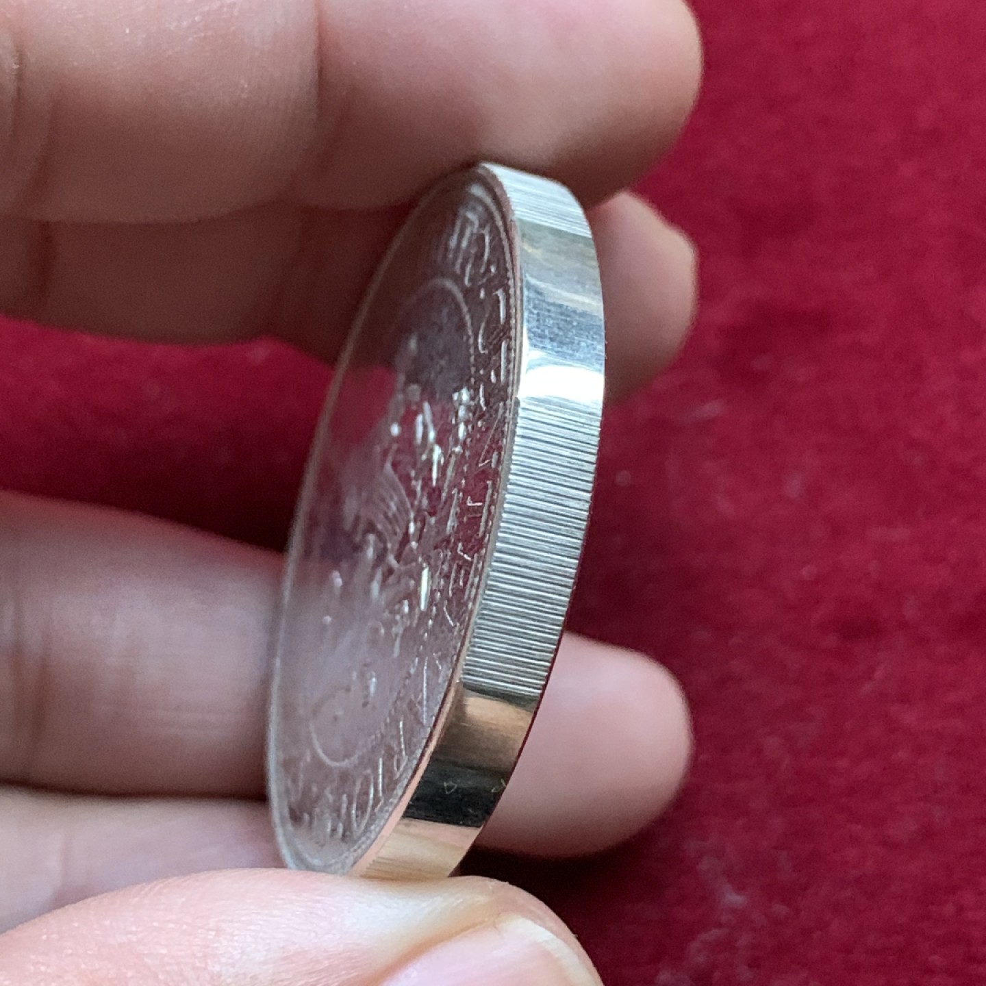 《竞宝斋》第102场-本周四 套币裸币专场（全场不限金额包邮） 西班牙发现新大陆五百周年纪念 1990年三人头 5000比塞塔银币 54克 925银