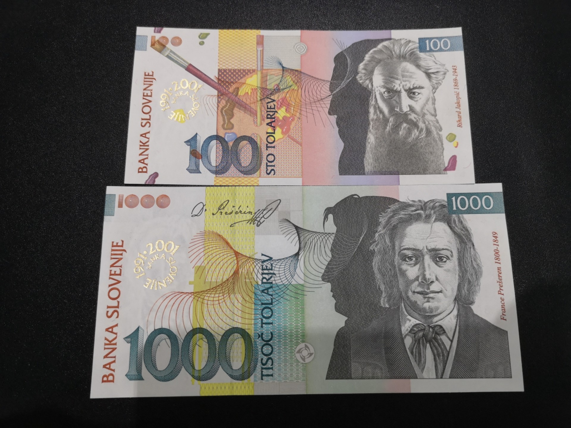 《外钞收藏家》第二百零七期（东欧三国裸钞专场） 斯洛文尼亚-2001-100和1000托拉尔两张 银行10周年纪念钞 全新