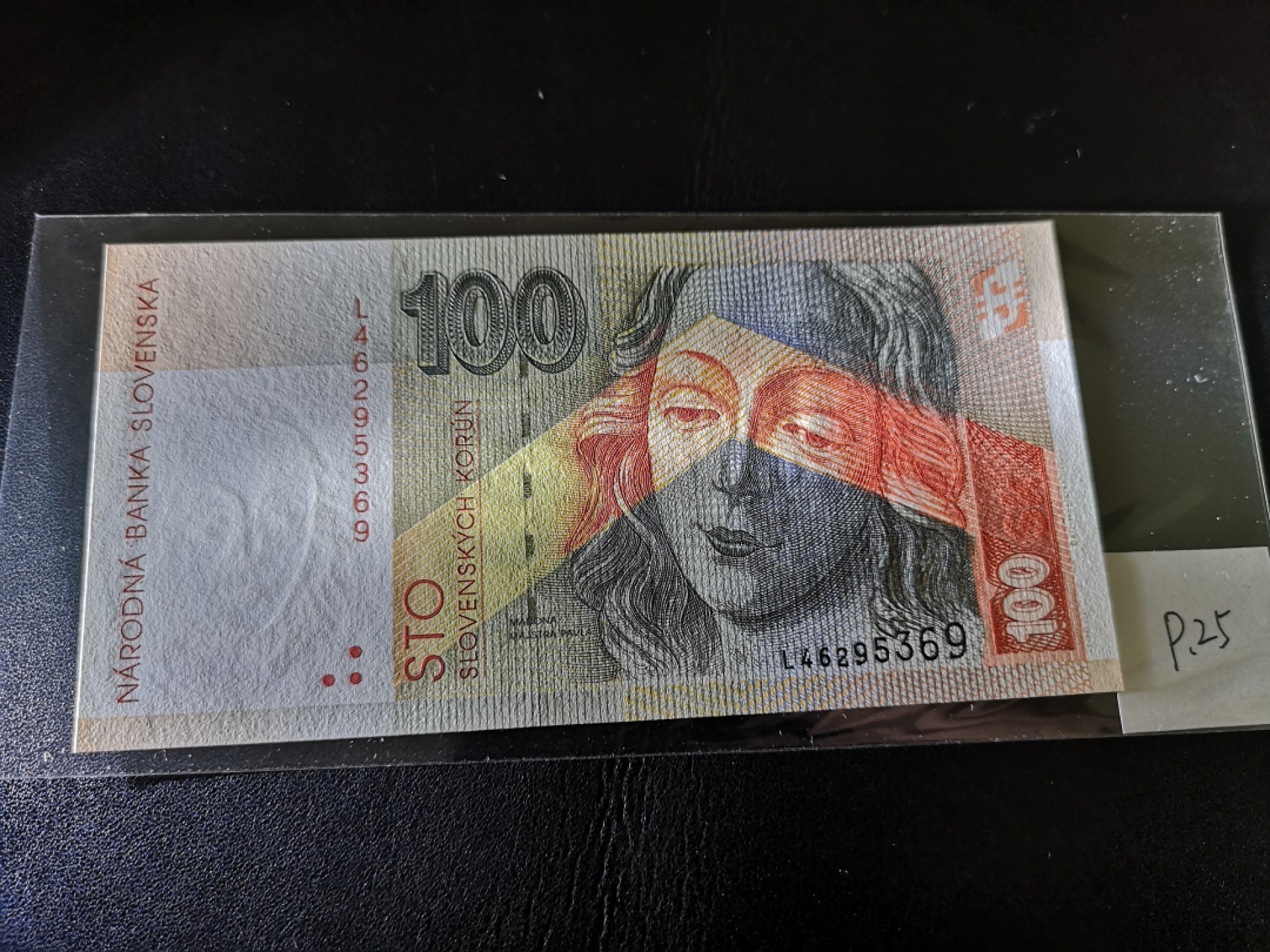 《外钞收藏家》第二百零七期（东欧三国裸钞专场） 斯洛伐克-1993年100克朗 托马斯·德纳罗有限公司版，唯一冠D和1999年100 克朗 德纳罗版，唯一冠L 全新两张