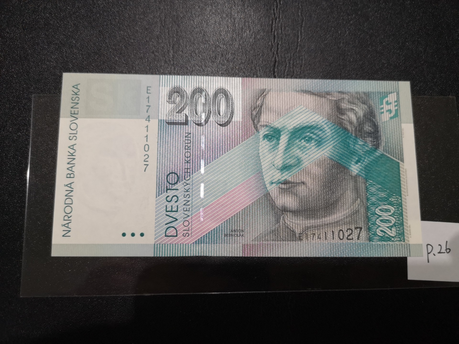 《外钞收藏家》第二百零七期（东欧三国裸钞专场） 斯洛伐克-1995-200 克朗 德国捷德公司印刷，无光变油墨图案，唯一冠E 全新