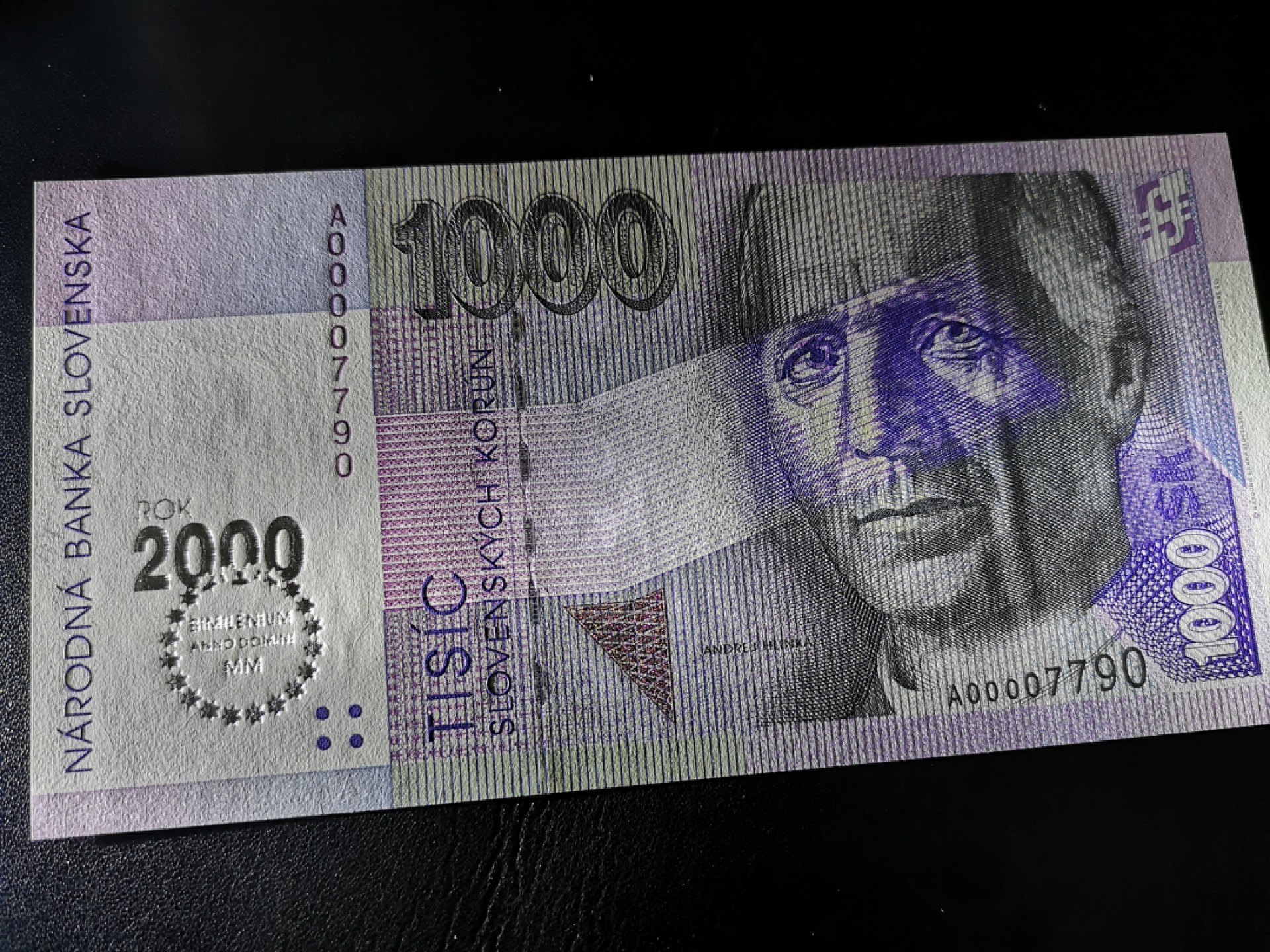 《外钞收藏家》第二百零七期（东欧三国裸钞专场） 斯洛伐克-2000-1000 克朗 千禧年纪念钞 全新