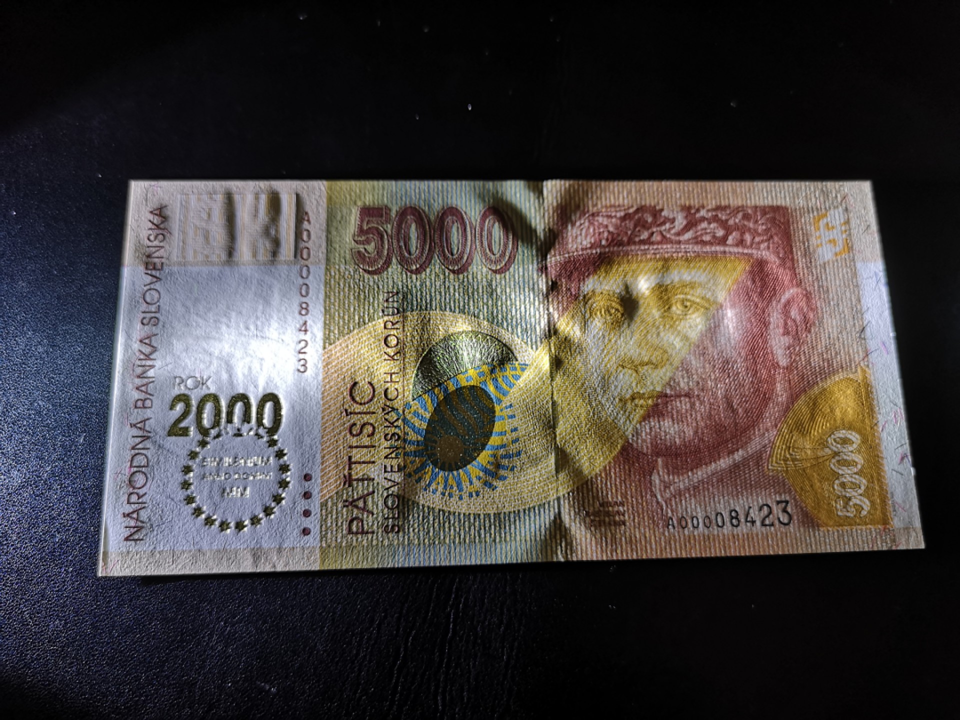 《外钞收藏家》第二百零七期（东欧三国裸钞专场） 斯洛伐克-2000-5000 克朗 千禧年纪念钞 全新
