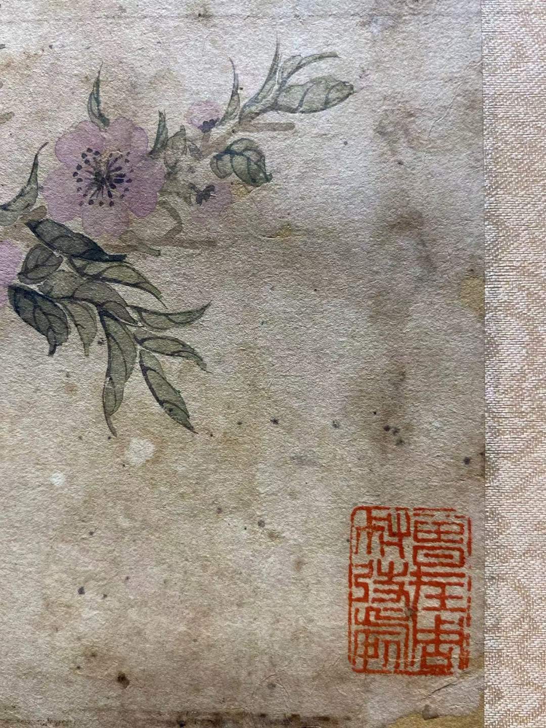 邹一桂纸本花鸟立轴。1688年－1772年清代官员，画家。擅画花卉，学恽寿平画法，风格清秀。曾作《百花卷》。