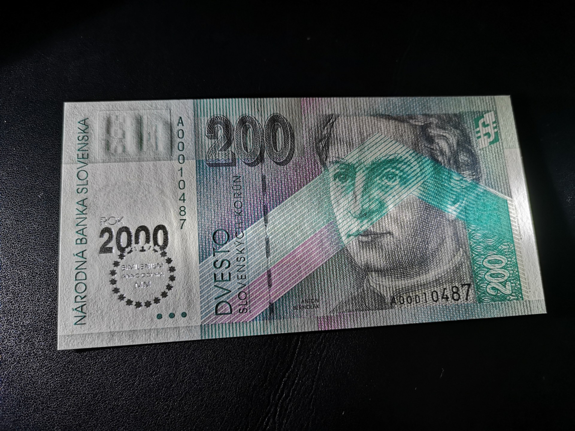 《外钞收藏家》第二百零七期（东欧三国裸钞专场） 斯洛伐克-2000-200 克朗 千禧年纪念钞 全新