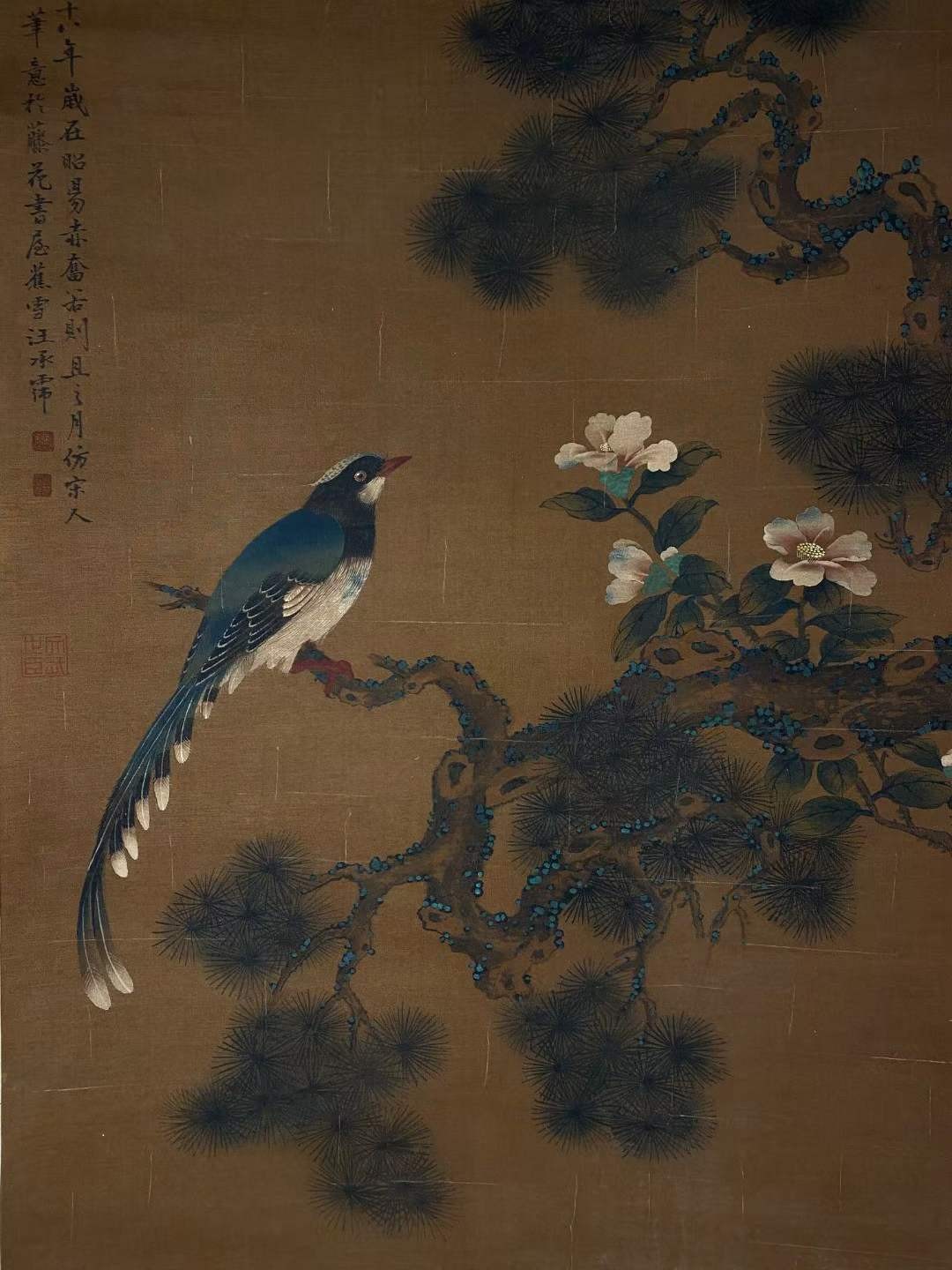 汪承霈绢本花鸟鱼立轴。清代书画名家，此幅为清代文物，中幅设色画，其它作品收录于安阳市博物馆。