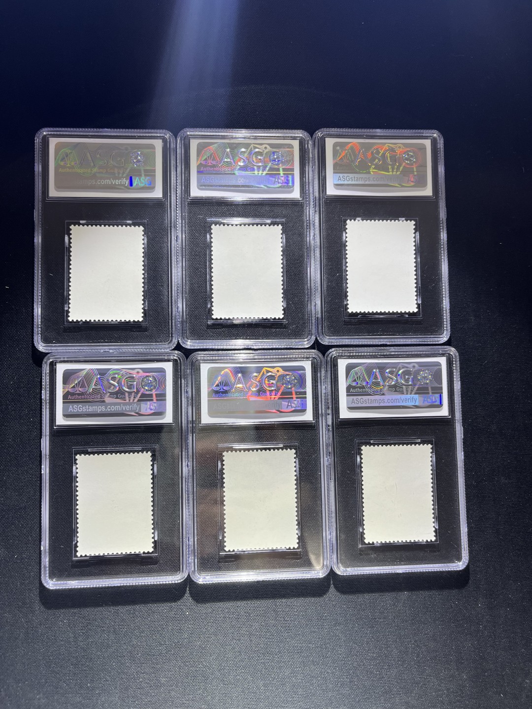 洪涛臻品批发群  精选邮票限时拍卖第九十四期 纪123刘英俊★ 新全★ASG85OG 1967年发行，老纪特经典热门高价票，目前裸票成交价六七千元，104最严格时期出分，票状态极佳，无黄无折，面艳背白，一次性出分，行情企稳回升，精品货马上便会有不俗表现，最后一图赵涌近期裸票成交价做参考。（6-2壳子轻微裂痕，中拍者总金额-100元换了壳费）