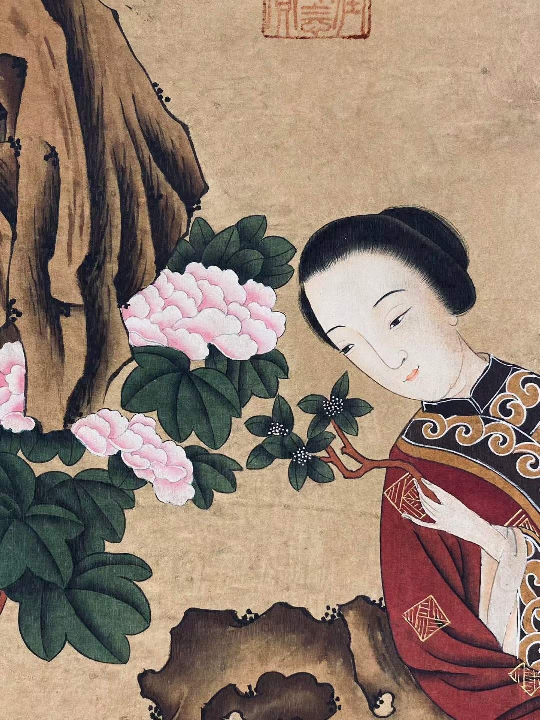 焦秉贞绢本人物立轴。中国清代画家，清代宫廷画家。擅画人物，吸收西洋画法，重明暗，楼台界画，刻划精工。