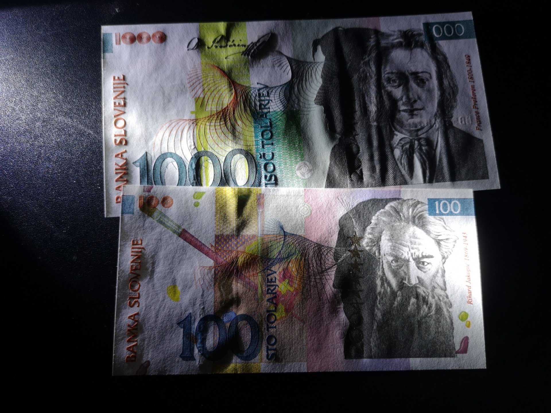 《外钞收藏家》第二百零七期（东欧三国裸钞专场） 斯洛文尼亚-2001-100和1000托拉尔两张 银行10周年纪念钞 全新
