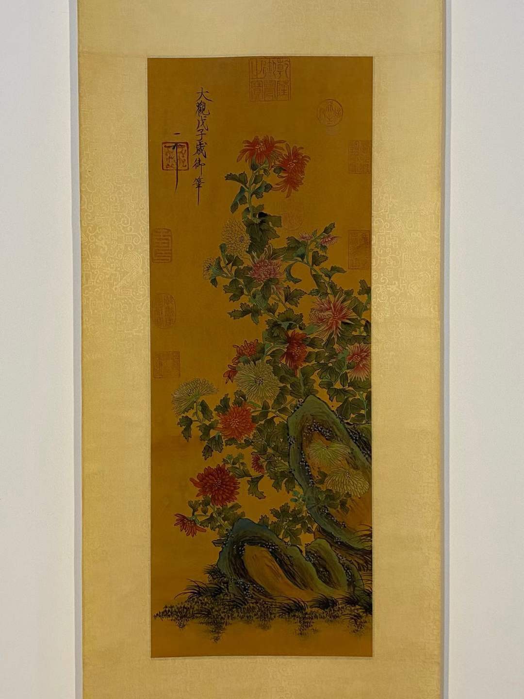 宋徽宗绢本花卉图立轴