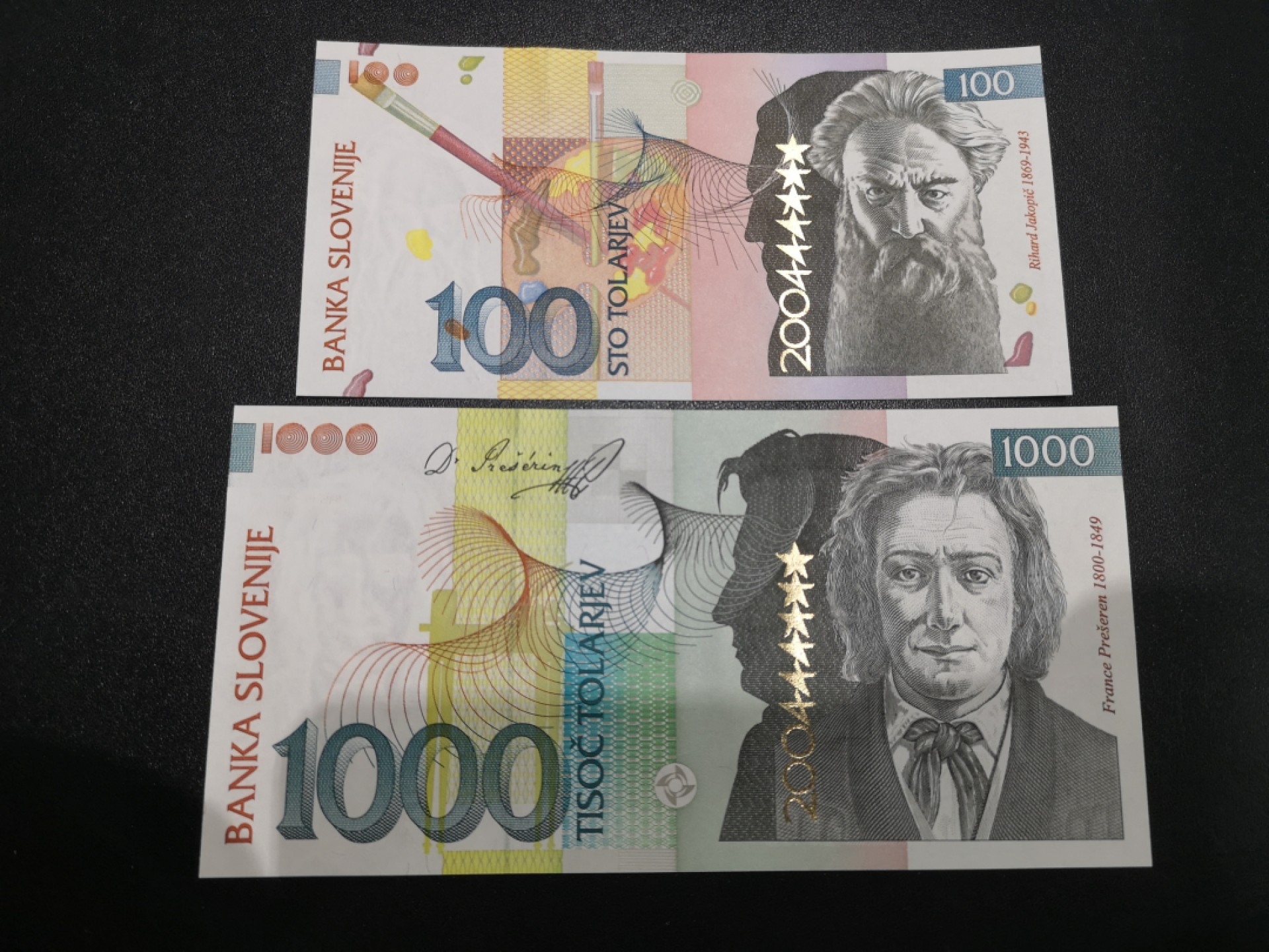 《外钞收藏家》第二百零七期（东欧三国裸钞专场） 斯洛文尼亚-2004-100和1000托拉尔 入欧纪念钞 同号两张