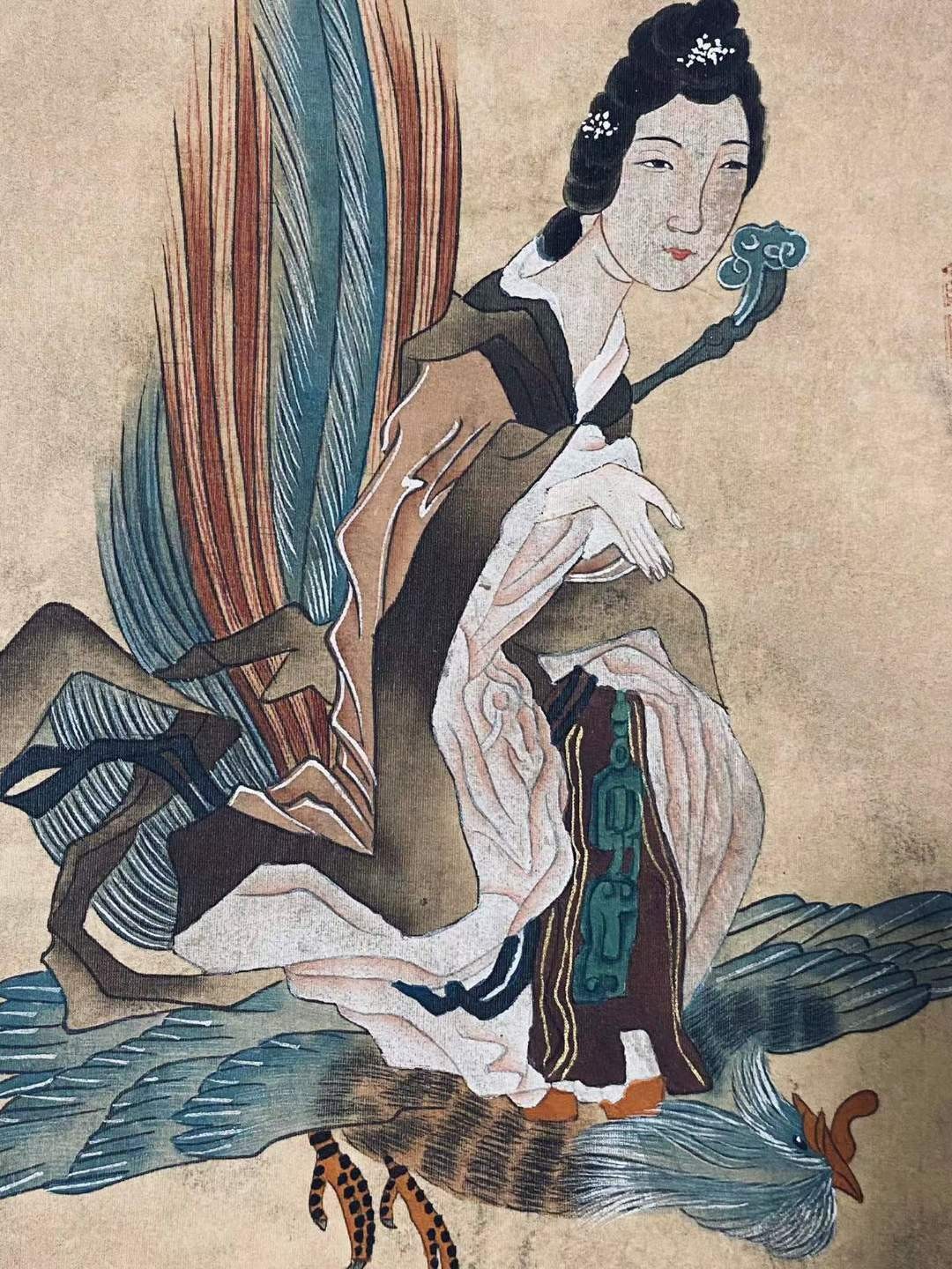 陈洪绶绢本花鸟立轴。明末清初著名书画家、诗人陈洪绶（1599年—1652年），字章侯，晚号老迟、悔迟，汉族，浙江绍兴府诸暨县枫桥陈家村。