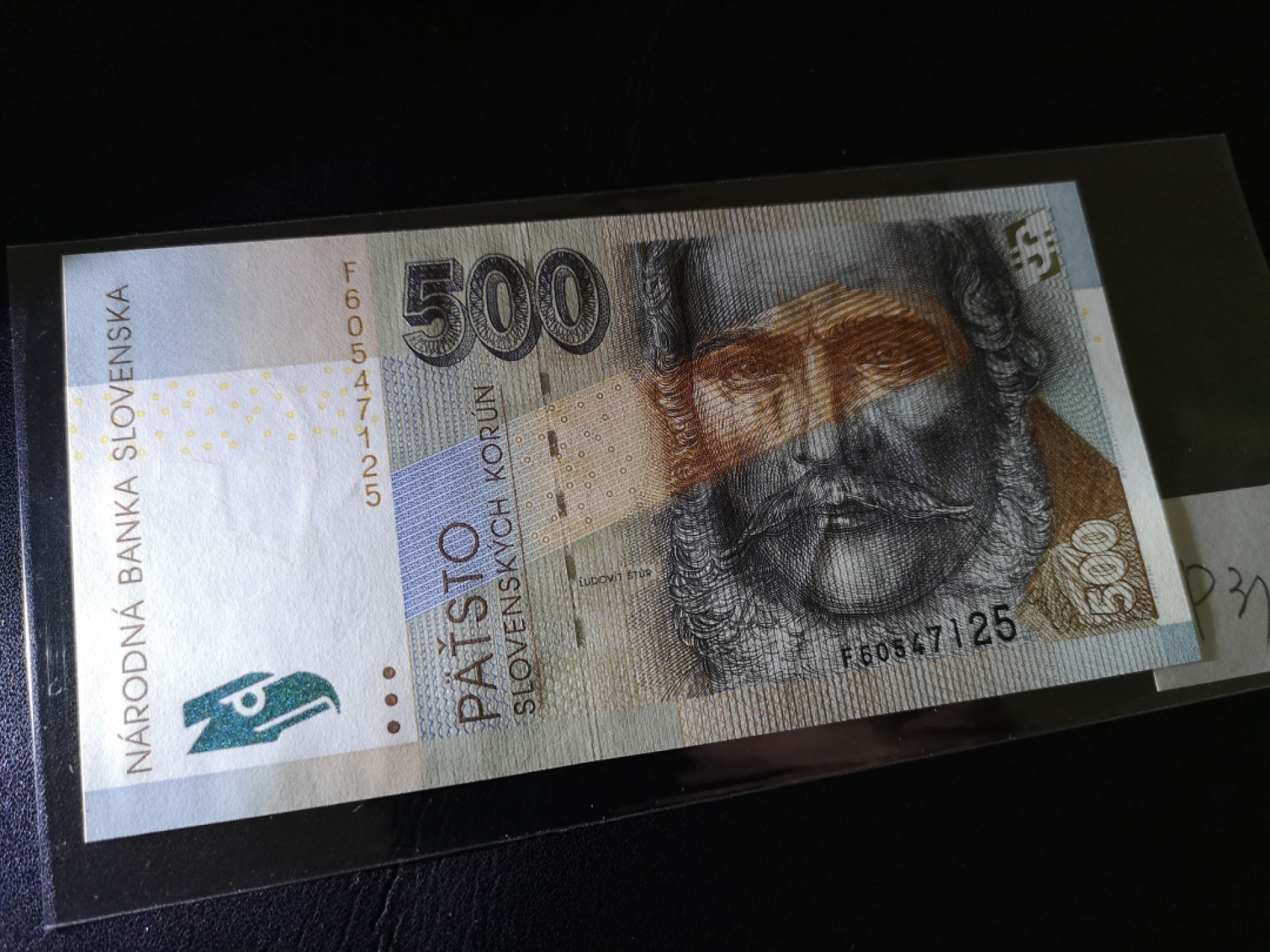 《外钞收藏家》第二百零七期（东欧三国裸钞专场） 斯洛伐克-2000-500 克朗 德纳罗版，带光变油墨图案，唯一冠F 全新