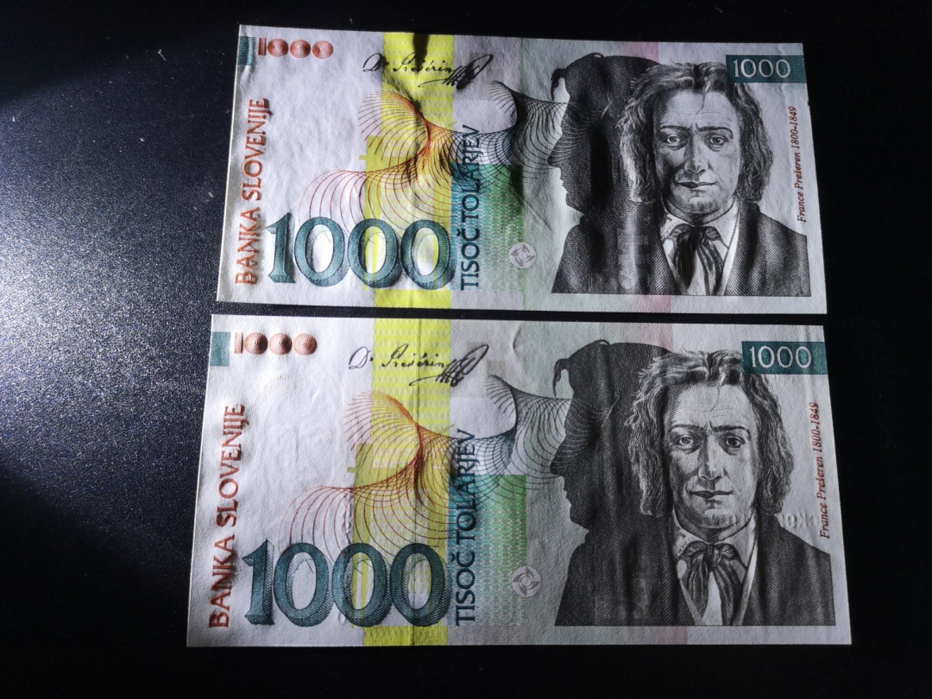 《外钞收藏家》第二百零七期（东欧三国裸钞专场） 斯洛文尼亚-1993和2000年 托拉尔两张 全新