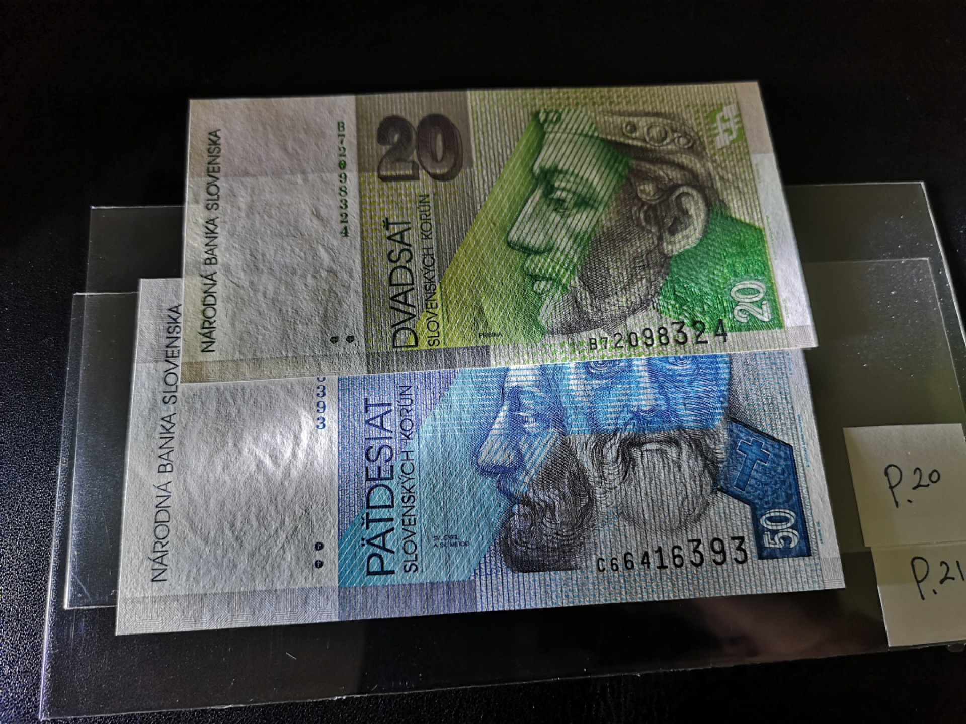 《外钞收藏家》第二百零七期（东欧三国裸钞专场） 斯洛伐克-1997-20 克朗 首冠B/斯洛伐克-1999-50 克朗 次冠C 全新两张