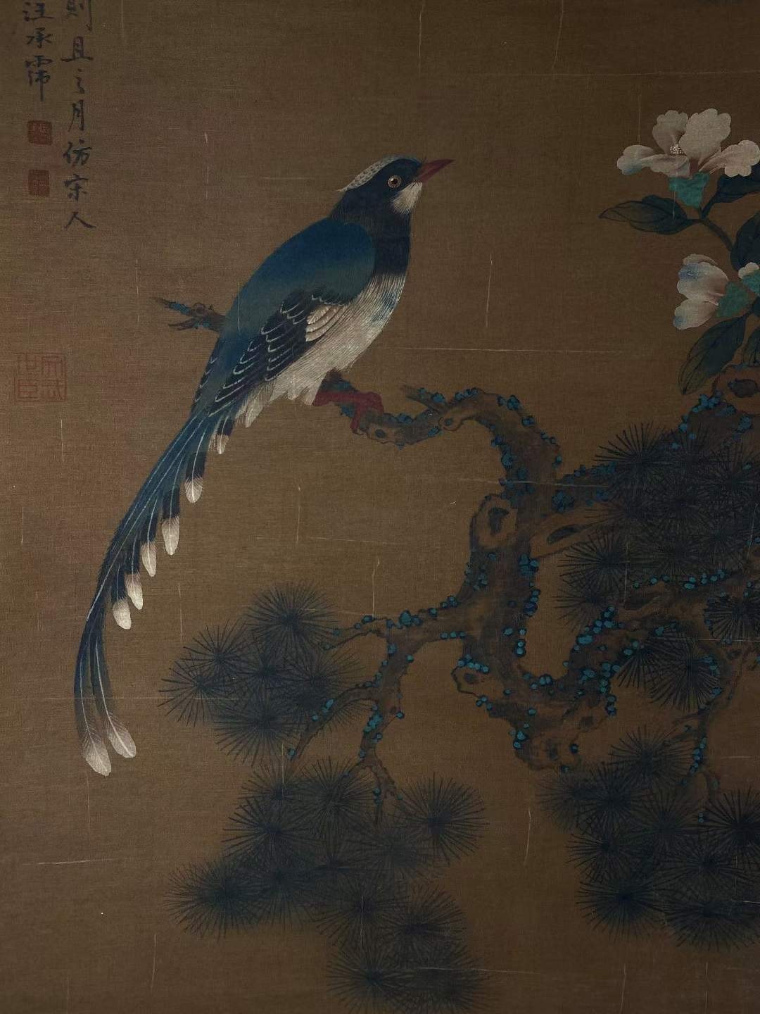 汪承霈绢本花鸟鱼立轴。清代书画名家，此幅为清代文物，中幅设色画，其它作品收录于安阳市博物馆。