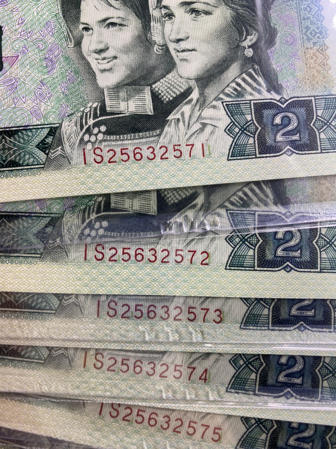 大黄蜂拍卖第71期 802绿钻IS25632571标十，67分同分，带油墨多印