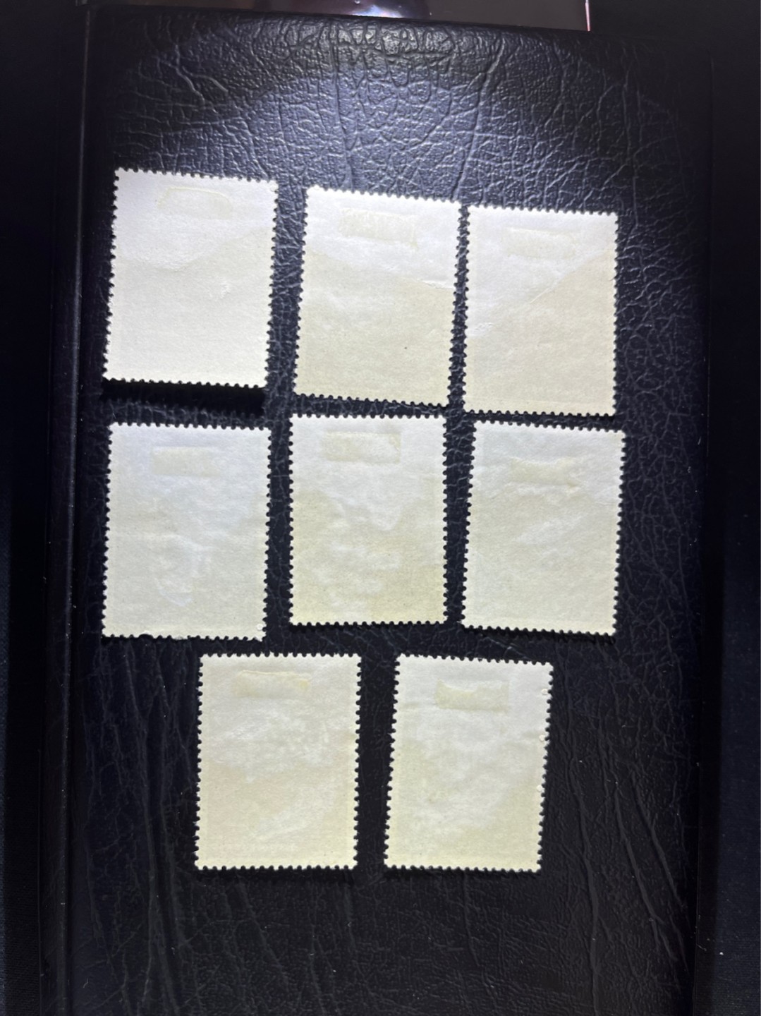 洪涛臻品 精选邮票限时拍卖第六十六期 特46唐三彩新全  上品，胶干胶不均，8-3左侧1mm小裂口，背贴。整体品相不错，仅此一套，喜欢不要错过(最后两图参考赵涌近期成交中上品价格）！