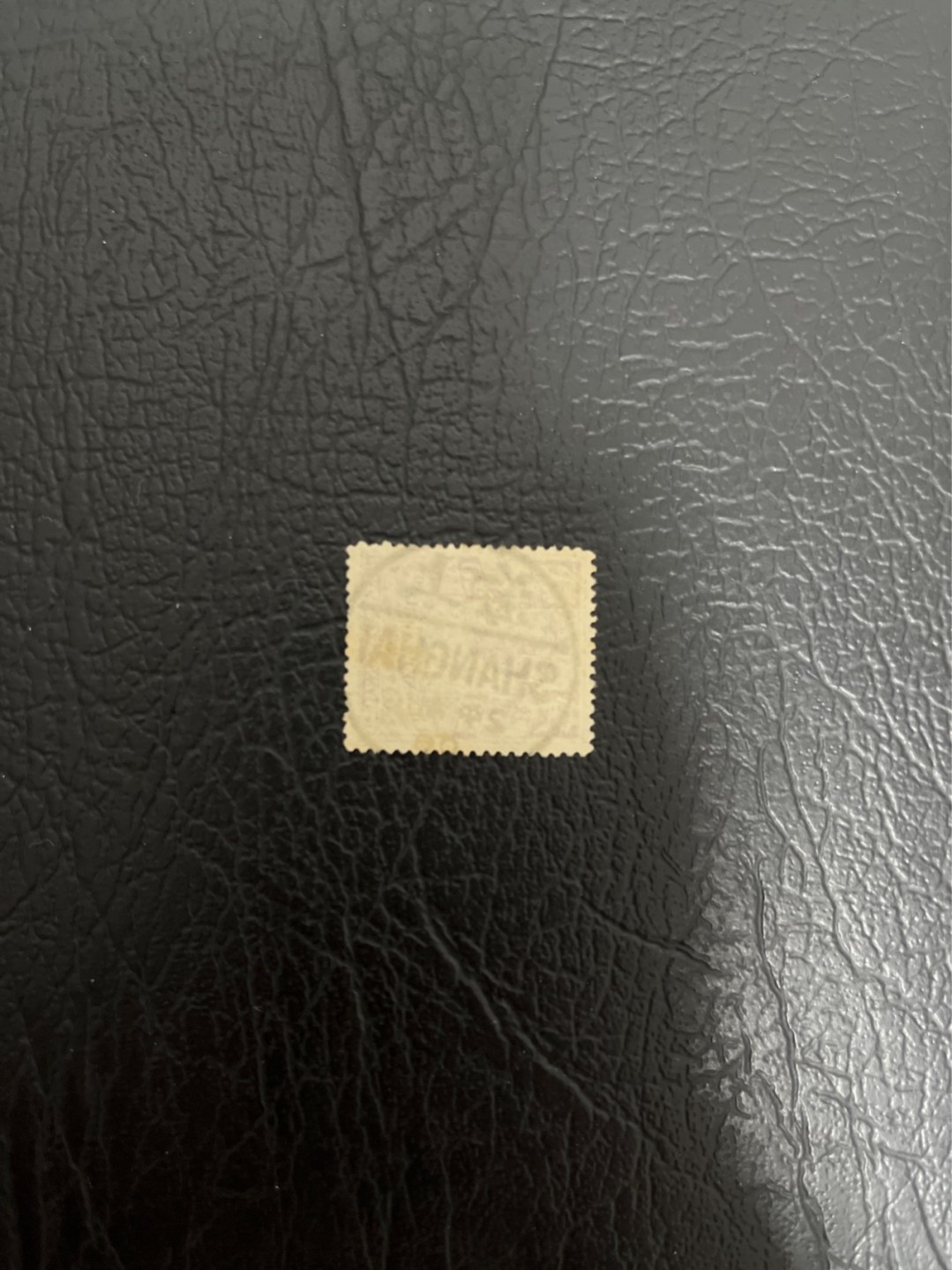 洪涛臻品 精选邮票限时拍卖第五十期 大鲤鱼票，2角，上海全戳，非常漂亮，可以说3图这枚都不如咱们拍的这枚漂亮。好戳难寻，错过不好找。终生保真，品相非常不错，角全，无揭薄，入手保真清代文物邮票的机会！