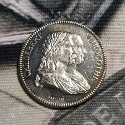 gush小明20221011周二 法国银章镜面底蜜蜂边铭