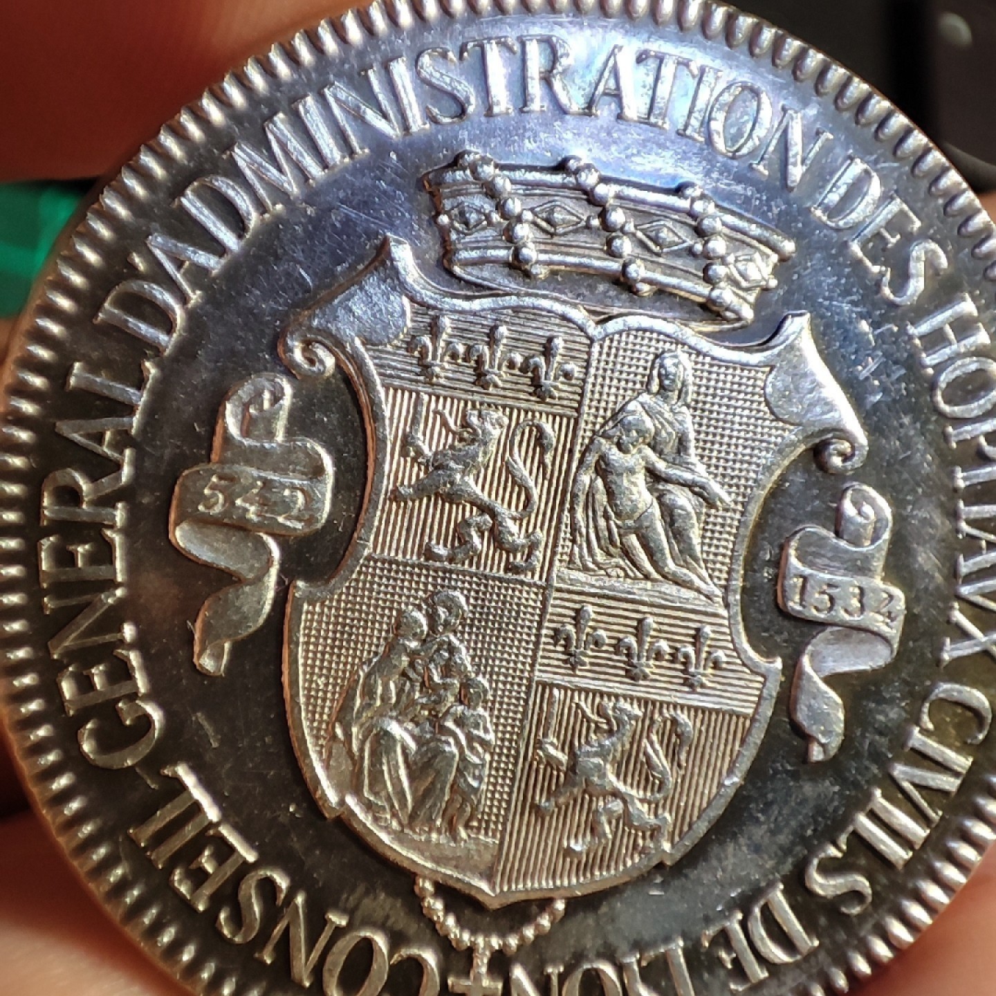 gush小明20221011周二 法国银章镜面底蜜蜂边铭