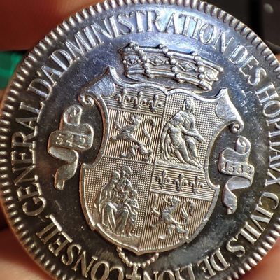 gush小明20221011周二 法国银章镜面底蜜蜂边铭