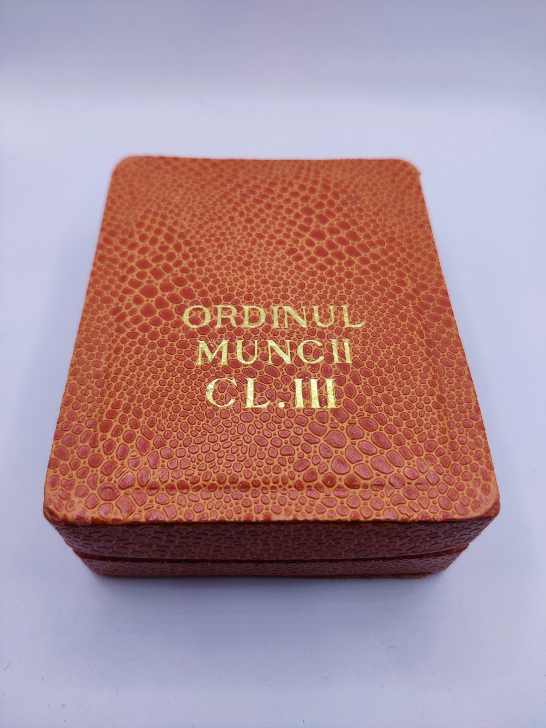 第五期 全场0元起拍 咸鱼国勋章拍卖专场10月16日下午6：00开始 罗马尼亚三级劳动勋章 带早期蛇皮盒与证书及证书筒