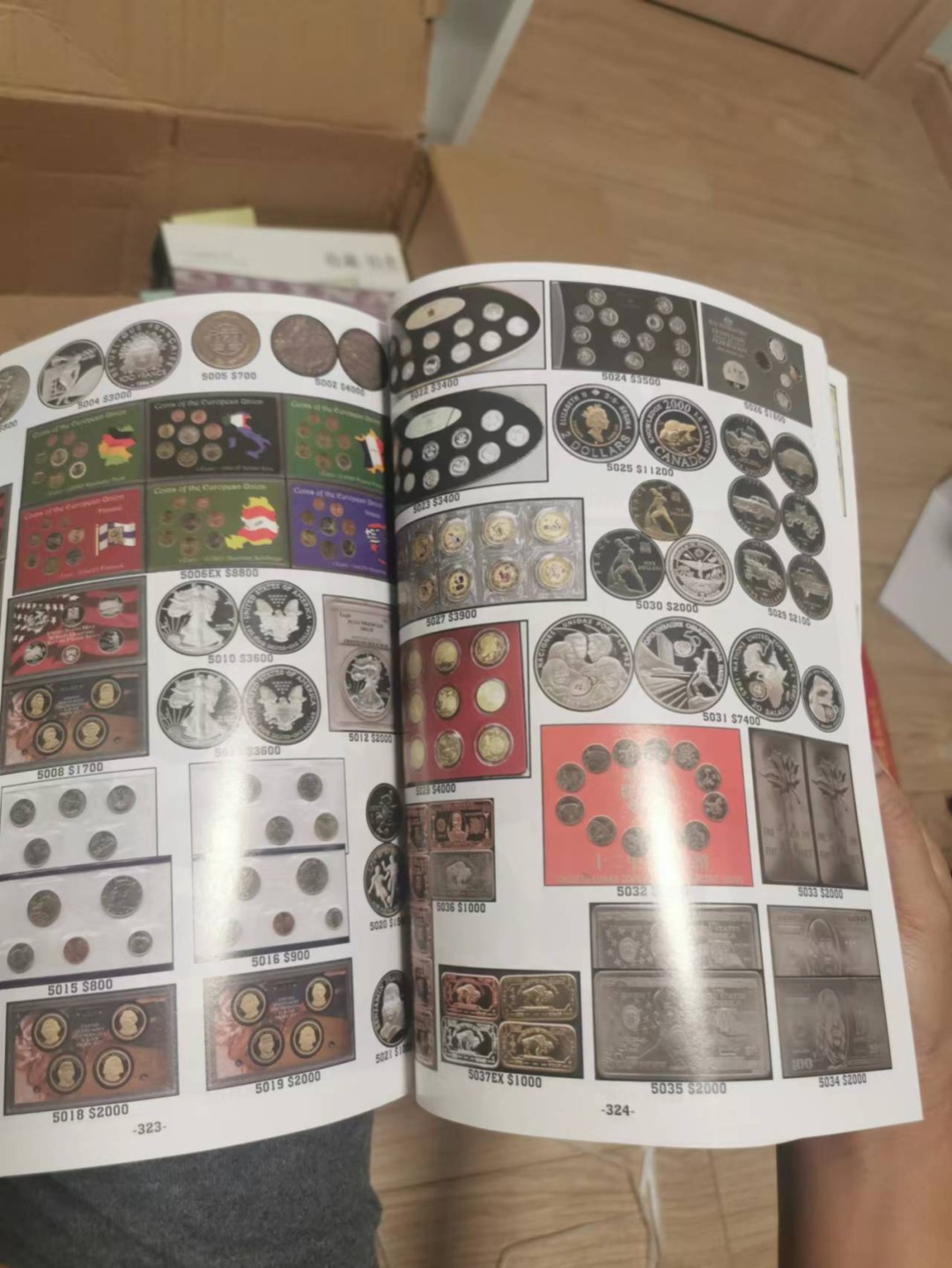27.【鲸贝乐★道德经】第“圣人不仁，以百姓为刍狗”号拍卖 【中国台湾拍卖图录】邮票钱币种类丰富，六七百页，蓦然回首精品错过无数哈哈