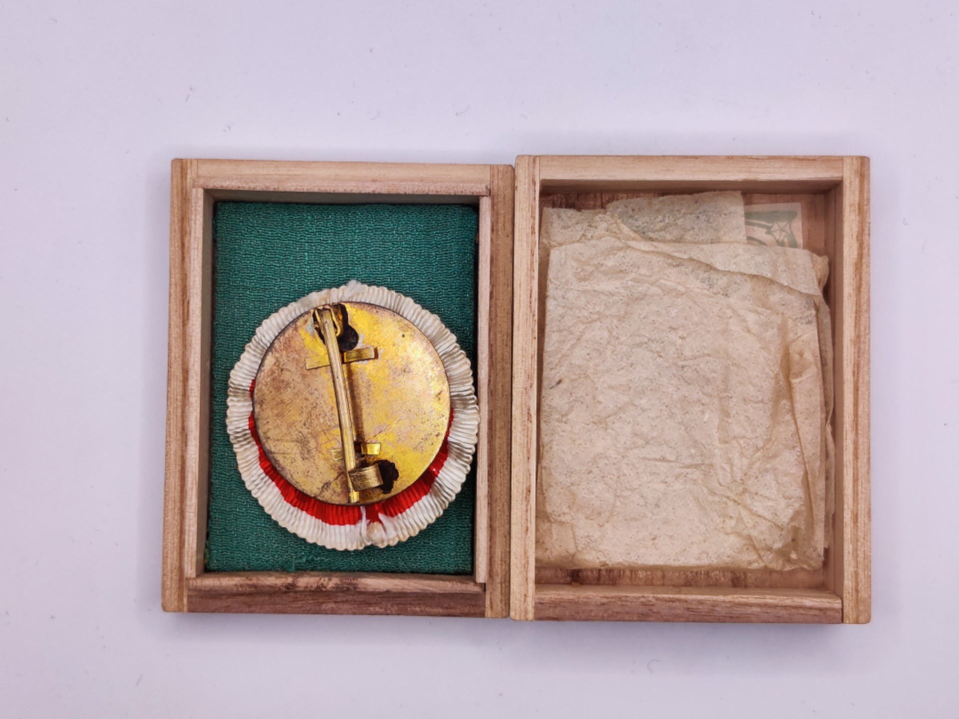 第五期 全场0元起拍 咸鱼国勋章拍卖专场10月16日下午6：00开始 牢记历史勿忘国耻 日本二战时期 帝国在乡军人会特别会员章