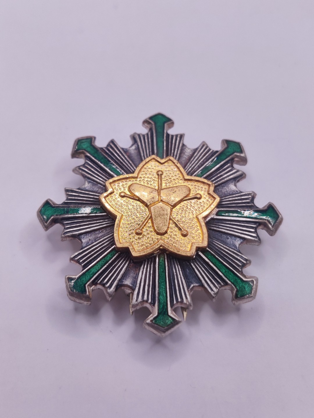 第五期 全场0元起拍 咸鱼国勋章拍卖专场10月16日下午6：00开始 日本消防技法大会徽章