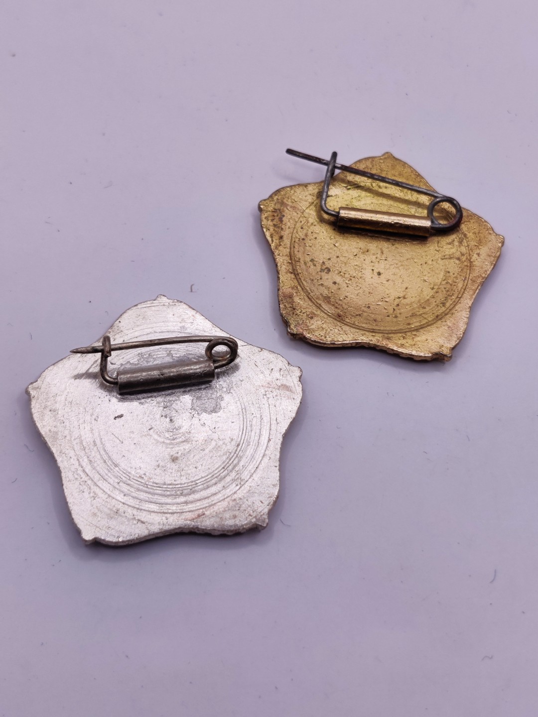 第五期 全场0元起拍 咸鱼国勋章拍卖专场10月16日下午6：00开始 阿尔巴尼亚杰出劳动勋章 铜 银级一组