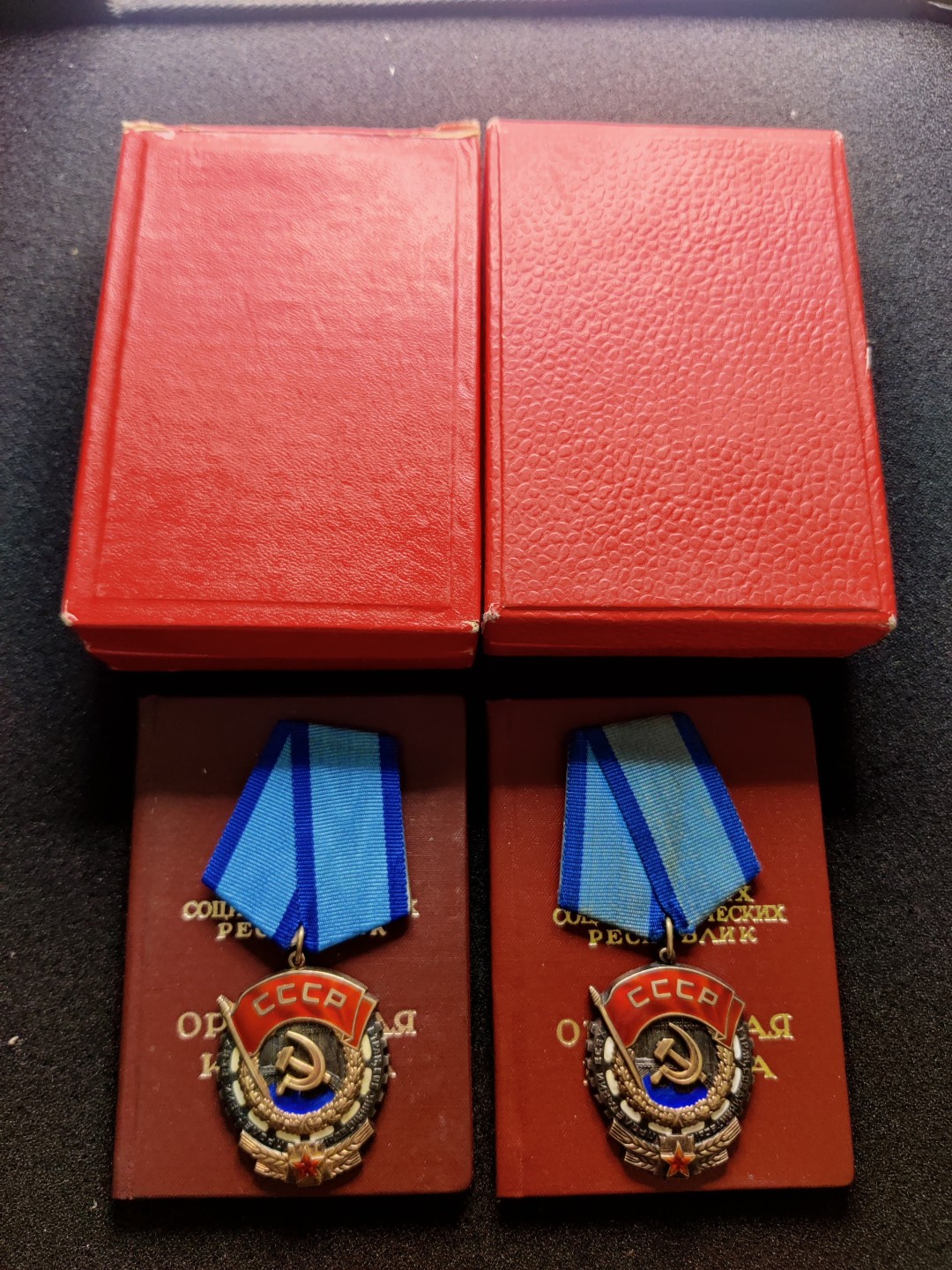 第五期 全场0元起拍 咸鱼国勋章拍卖专场10月16日下午6：00开始 苏联劳动红旗一对 同一人获得 带盒证