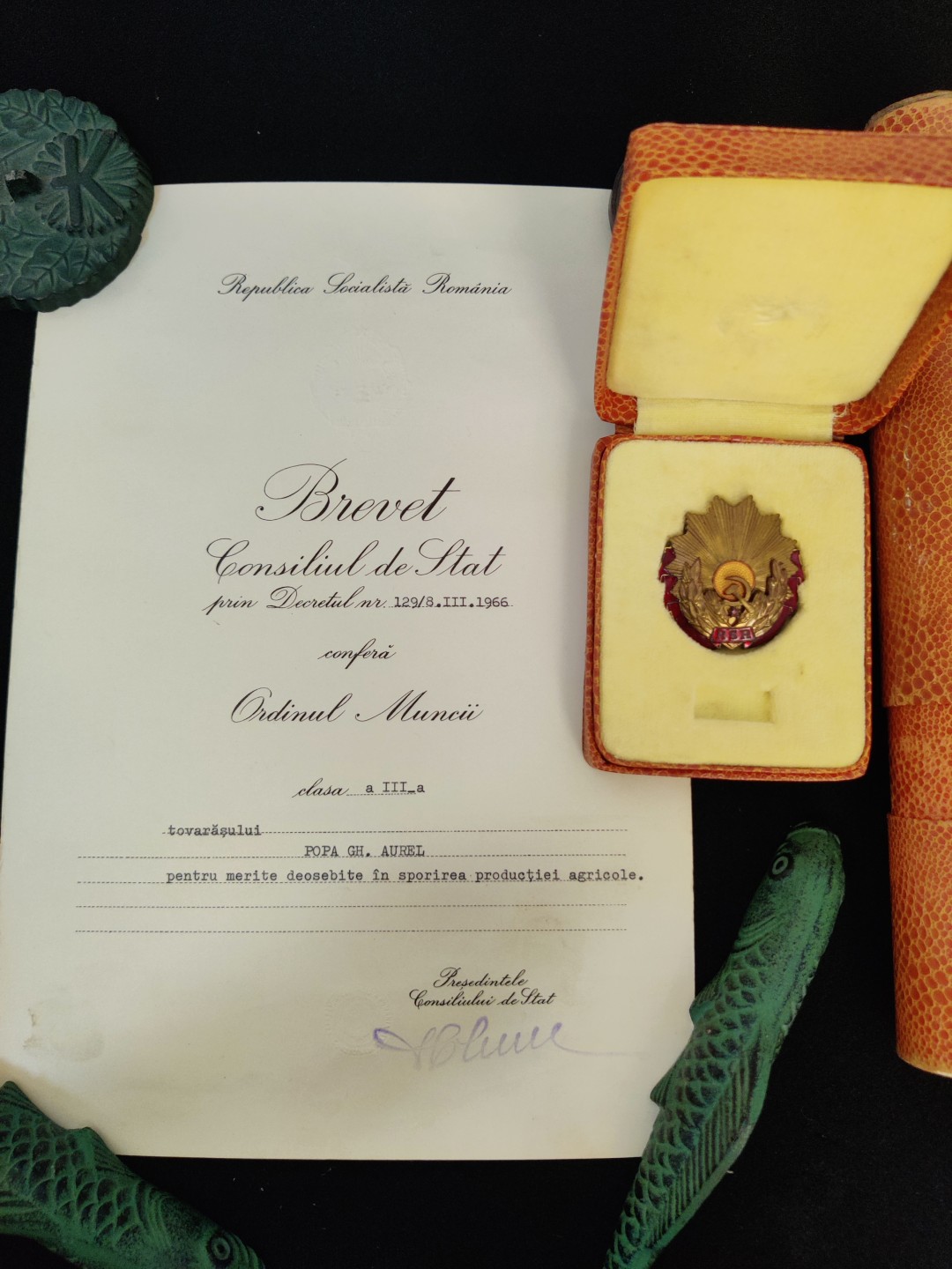 第五期 全场0元起拍 咸鱼国勋章拍卖专场10月16日下午6：00开始 罗马尼亚三级劳动勋章 带早期蛇皮盒与证书及证书筒