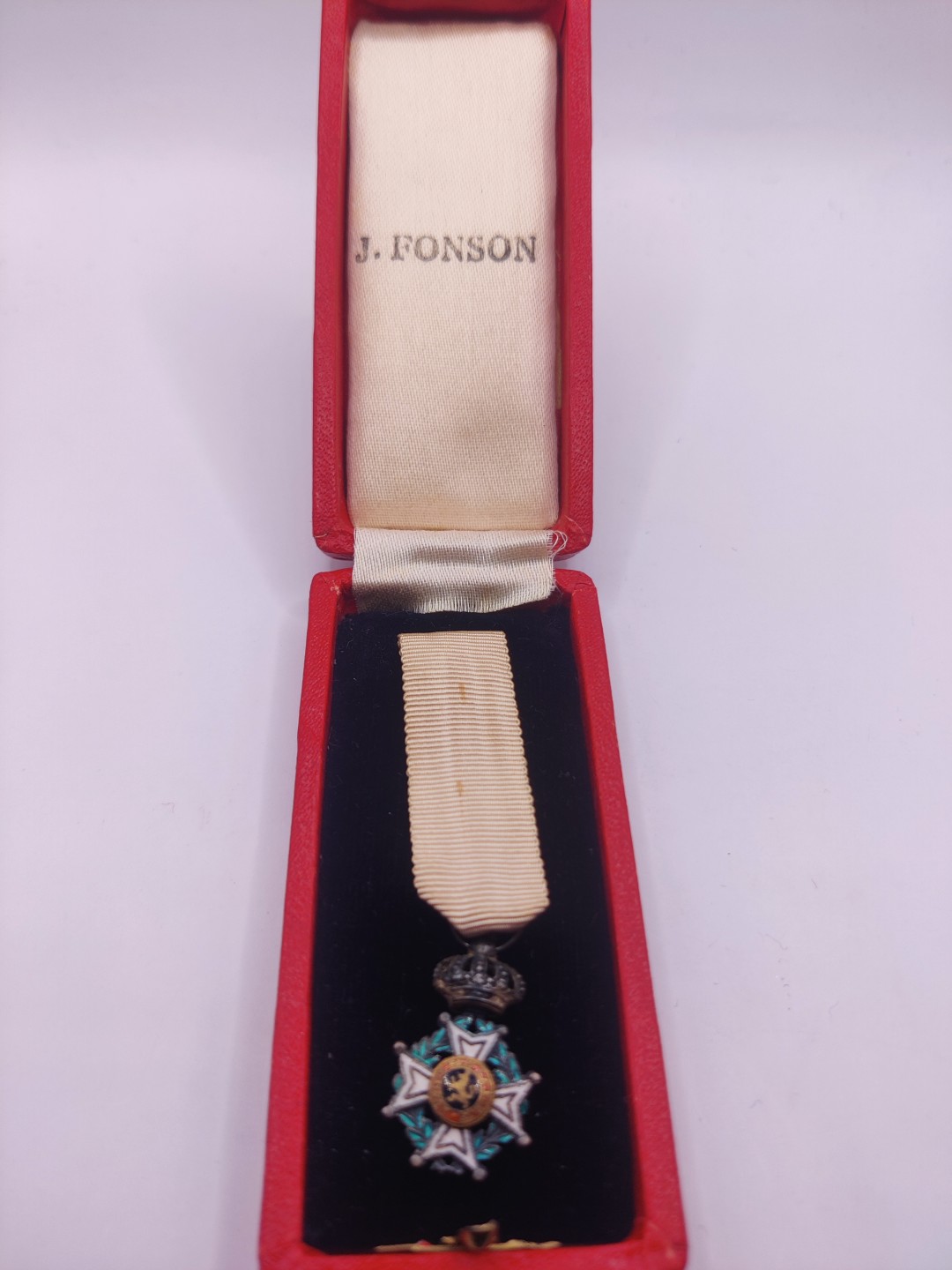 第五期 全场0元起拍 咸鱼国勋章拍卖专场10月16日下午6：00开始 比利时骑士级王冠迷你章 银制带盒