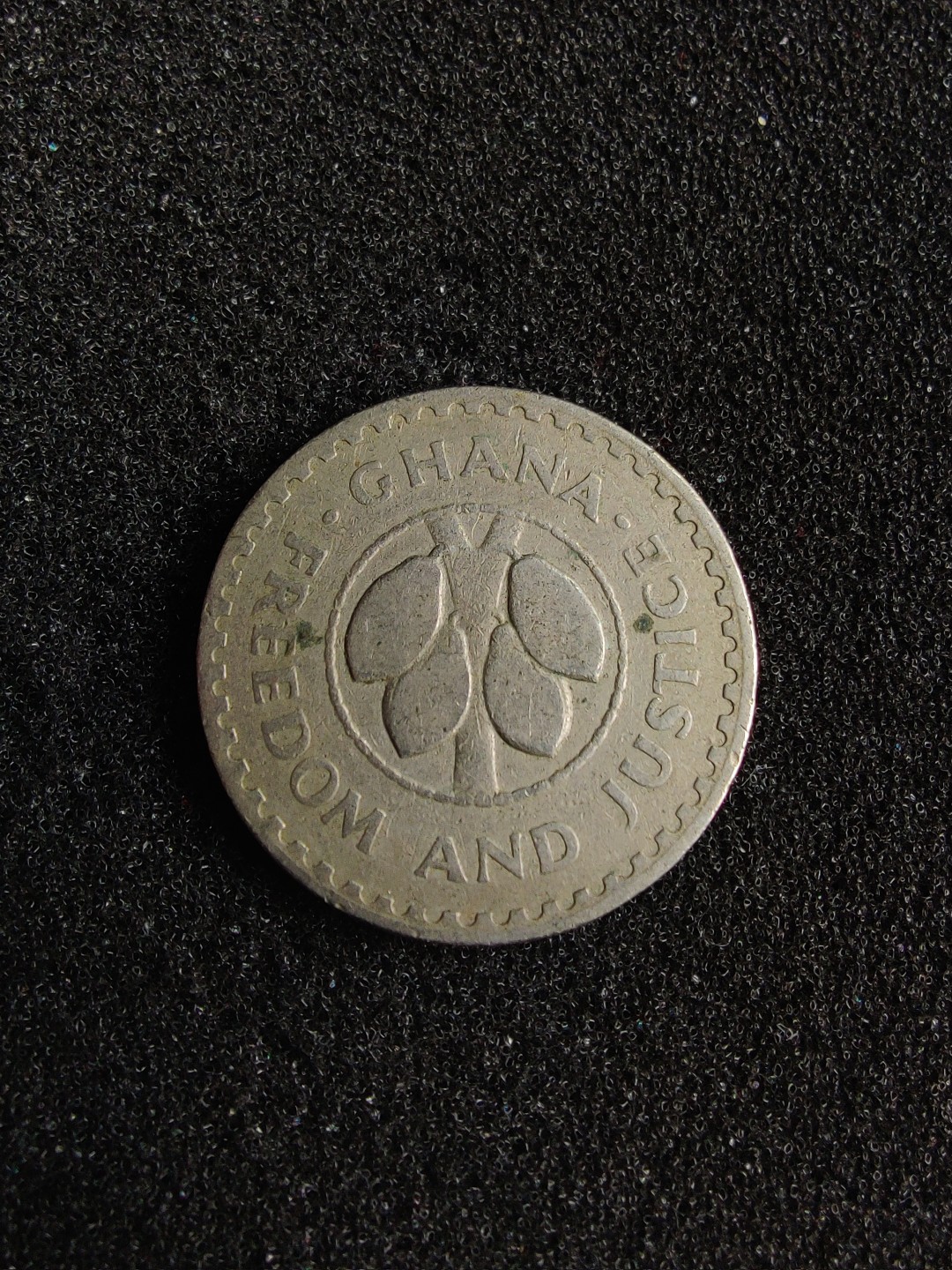 ♥一只鱼（世界钱币第四期） 加纳10比塞瓦