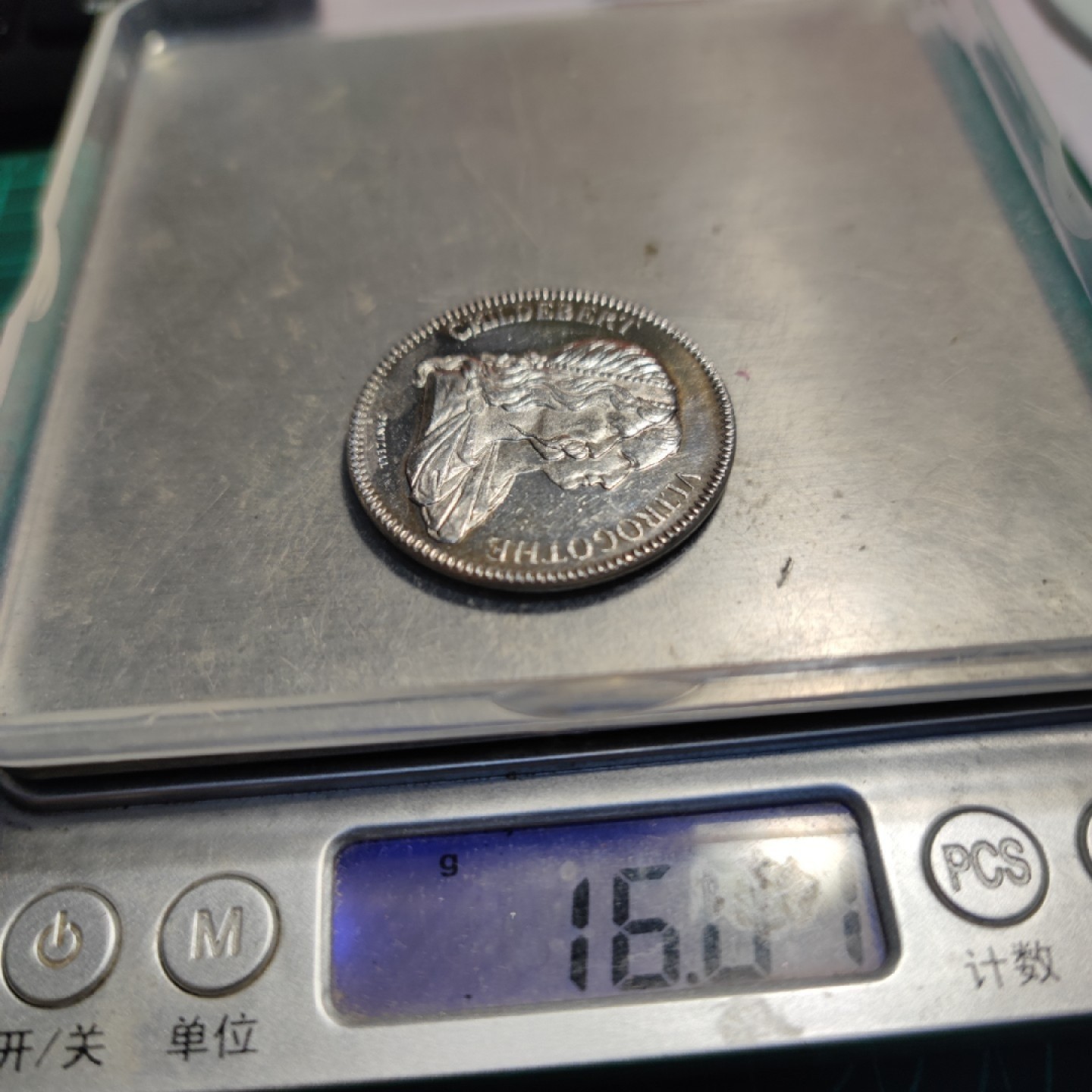 gush小明20221011周二 法国银章镜面底蜜蜂边铭