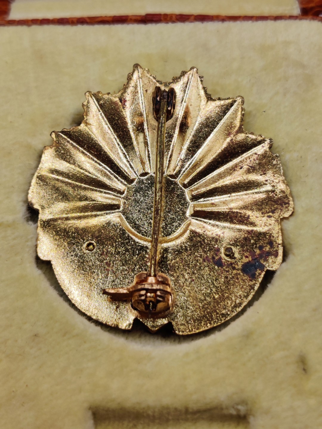 第五期 全场0元起拍 咸鱼国勋章拍卖专场10月16日下午6：00开始 罗马尼亚三级劳动勋章 带早期蛇皮盒与证书及证书筒