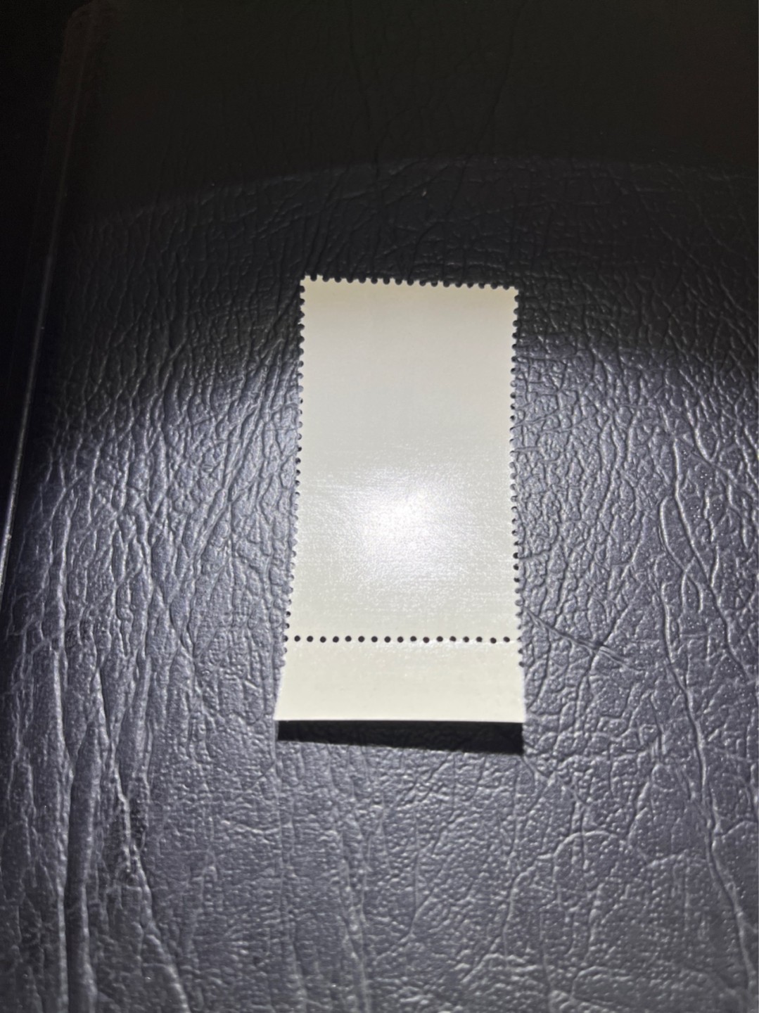 洪涛臻品 精选邮票限时拍卖第五十一期 特67石油 5-2盖销 厂名一枚，三俗稀缺货，版撕全品，非常漂亮。解放初的经典票整版撕开，面艳胶白，票挺洁净，齿孔完美，收藏评级两相宜。老纪特的版票资源十分稀缺难寻，机会来临时必须抓住。（近期成交价见尾图 ）