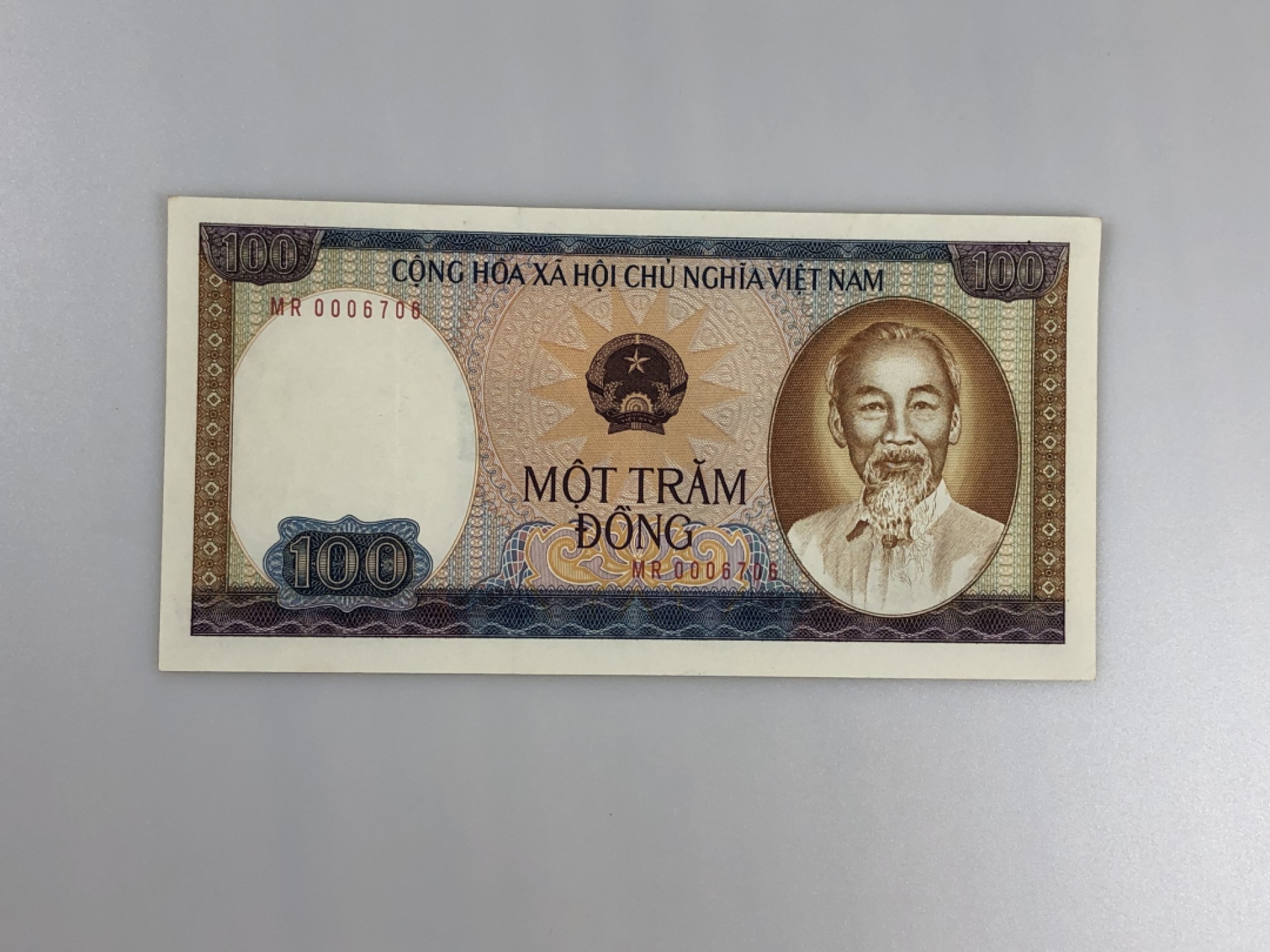 【三泉🏦Quan Se】拍卖⚖️第4期-【越南1951-1994纸币专场】 越南1980年版100盾（原票挺版，票面干净，透光有折，品相如图所示）