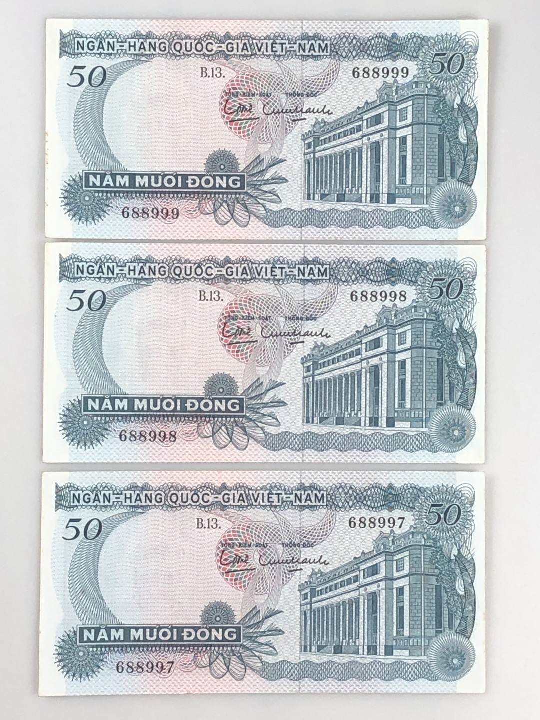 【三泉🏦Quan Se】拍卖⚖️第4期-【越南1951-1994纸币专场】 南越1969年50盾3连好号【688999/688998/688997】UNC（边上有黄斑）