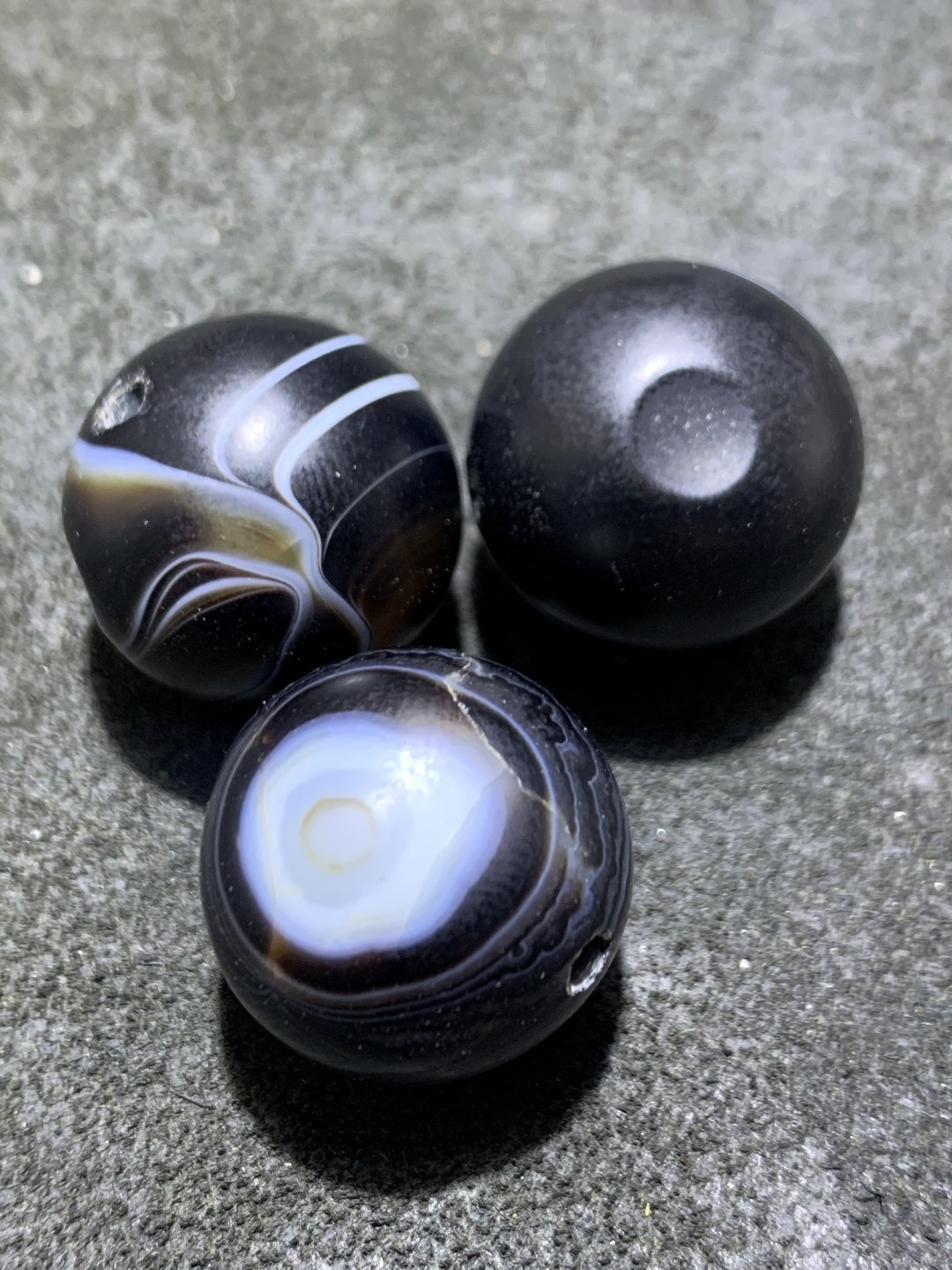 天眼药师玛瑙通货圆珠3颗，