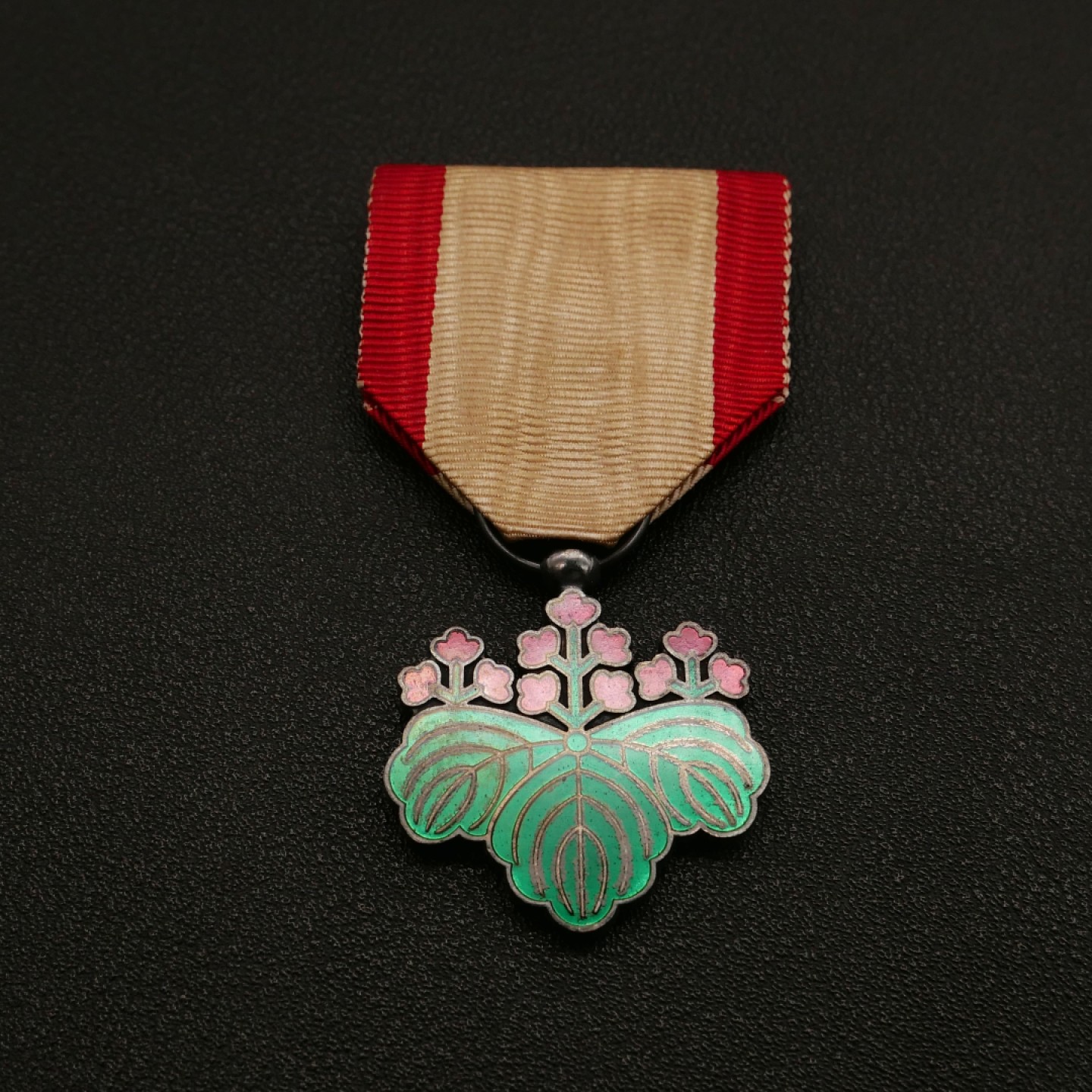 勋章奖章交易所10月15日群拍 日本勋七等青葉章（银质珐琅）