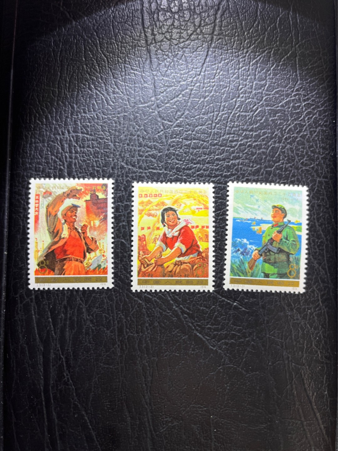 洪涛臻品 精选邮票限时拍卖第五十一期 J3建国25周年 全品，轻微原始软印，金粉极轻微氧化  -2一齿微微弱。别无瑕疵，注意捡漏