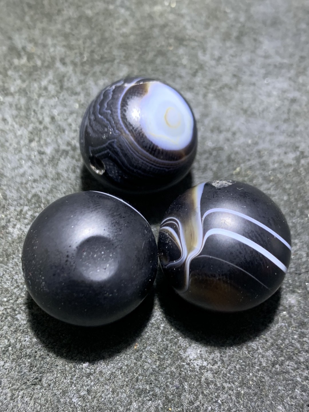 天眼药师玛瑙通货圆珠3颗，