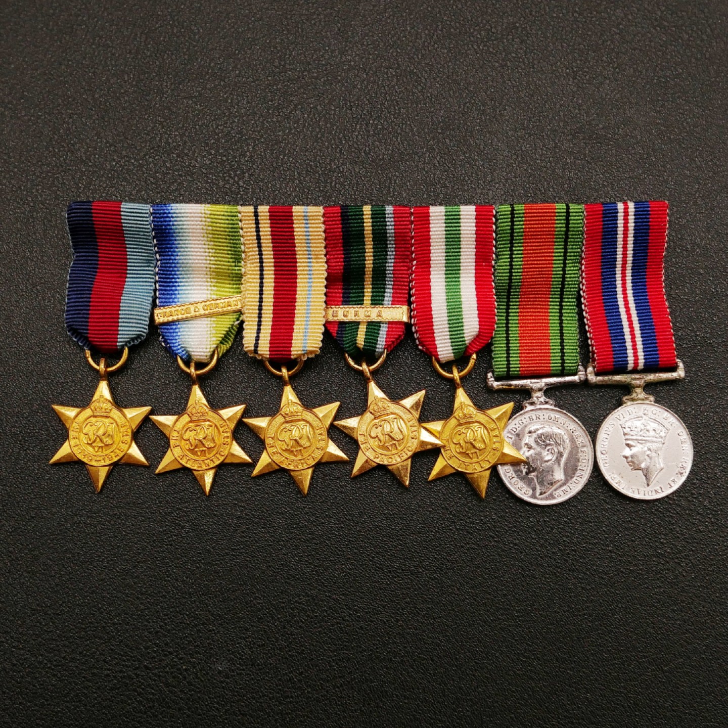 勋章奖章交易所10月15日群拍 英国二战迷你尺寸奖章联排